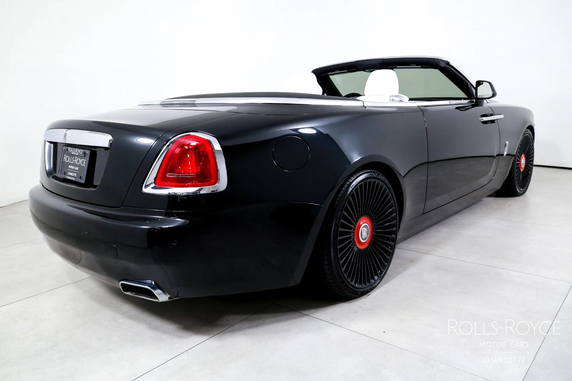 mph001_2909447886_Used_2017_Rolls_Royce_Dawn_1781216555_d5e2666c86