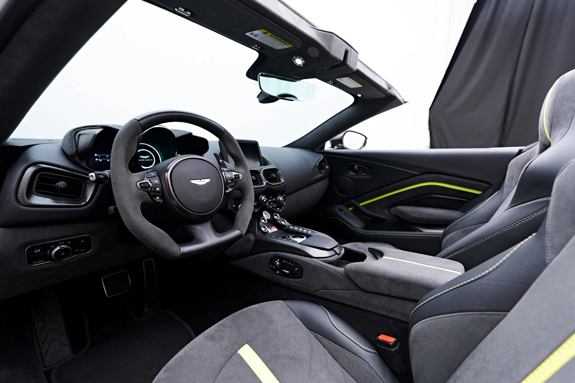 mph001_2909930041_Used_2023_Aston_Martin_Vantage_F1_Edition_1754013157_52f169f4ea