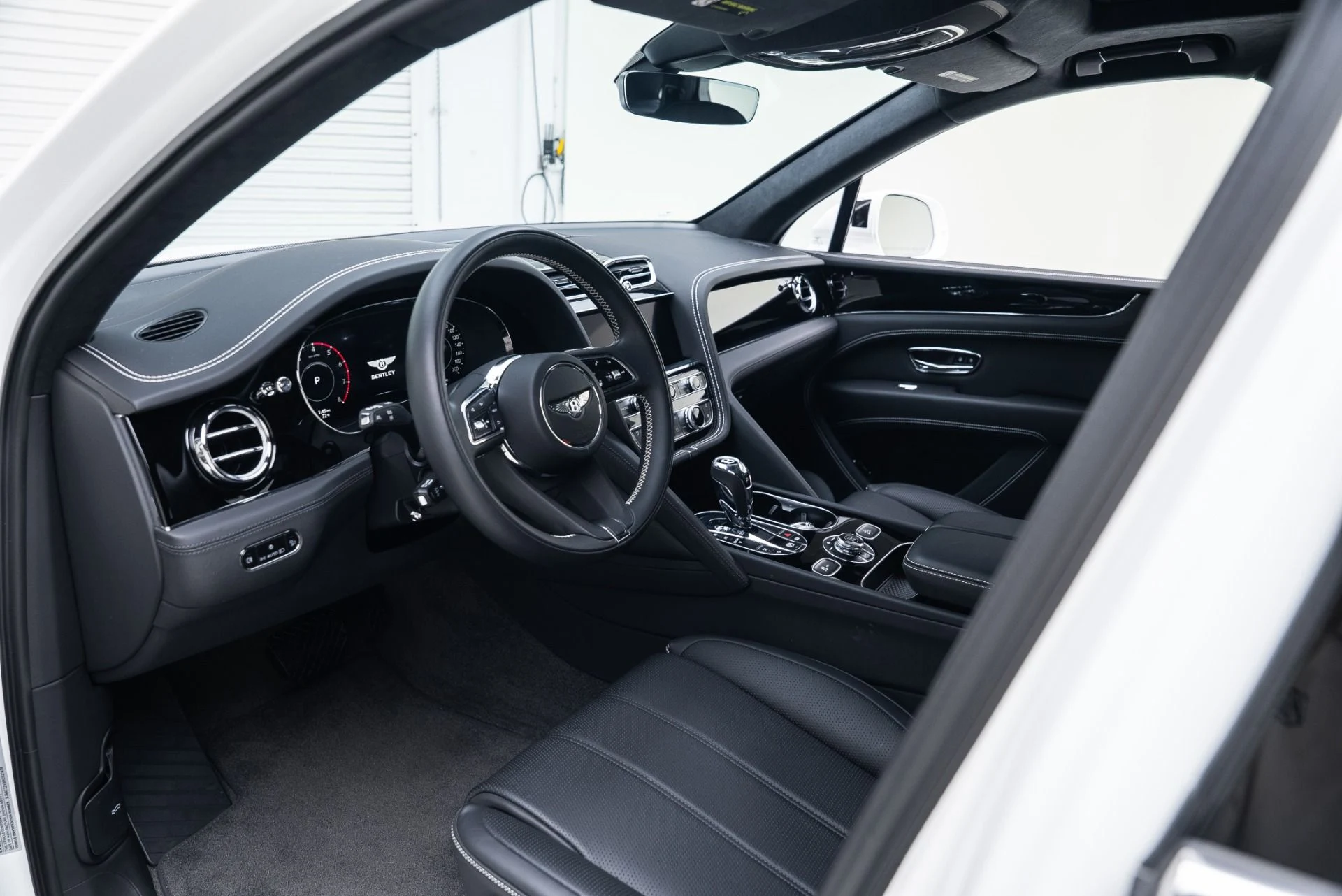 mph001_2910447224_Used_2024_Bentley_Bentayga_V8_1765307017_e090c4ee45