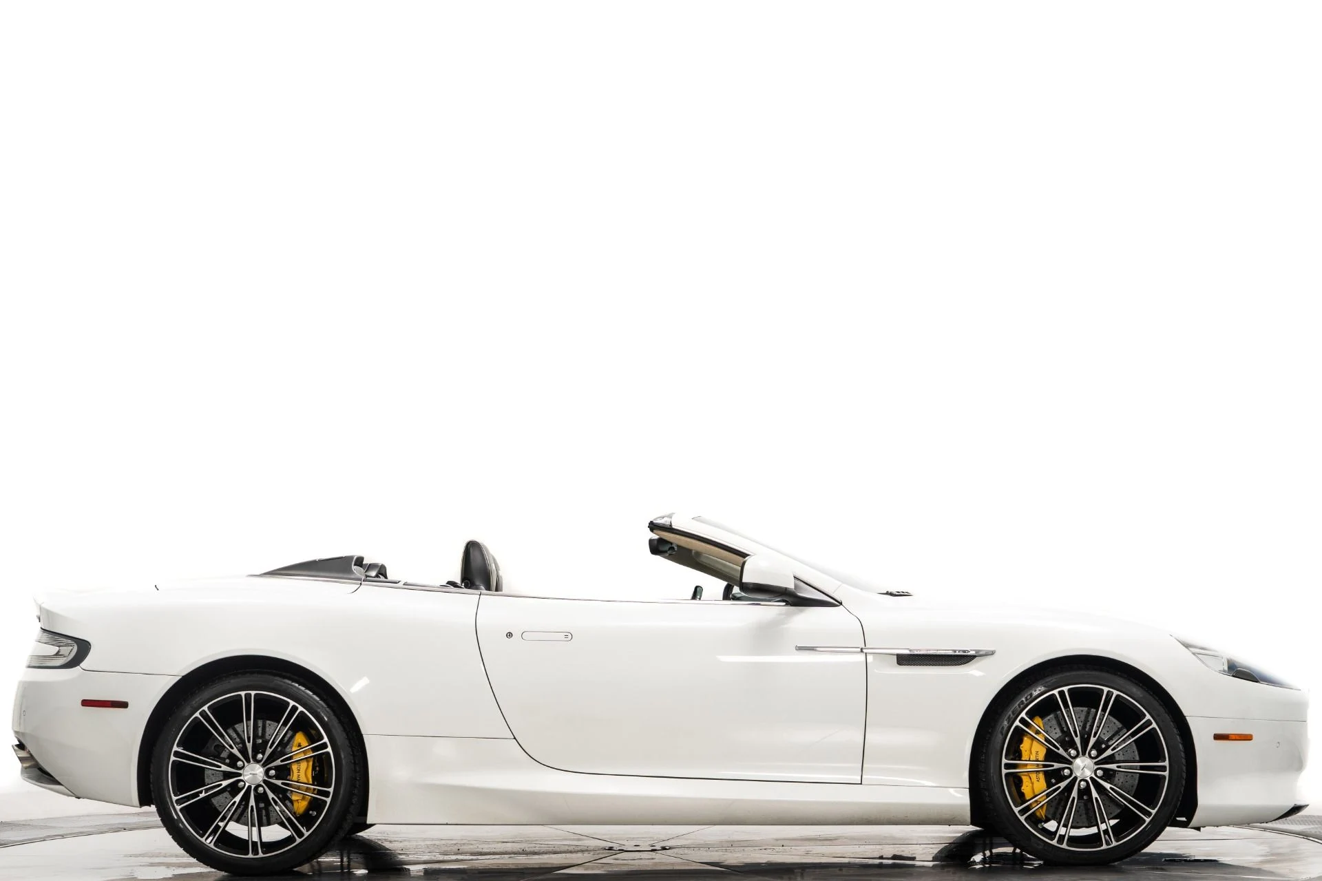 mph001_2913672746_Used_2014_Aston_Martin_DB_9_Volante_1756220918_2d0199e26e