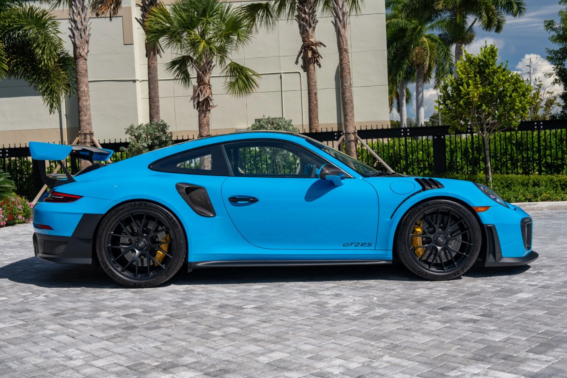 mph001_2913951667_Used_2018_Porsche_911_GT_2_RS_1791309721_13b5abb34f