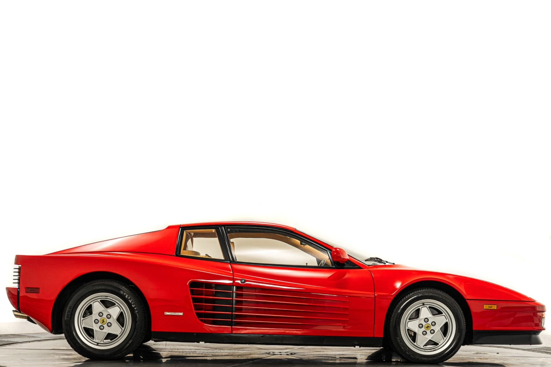 mph001_2915539287_Used_1988_Ferrari_Testarossa_1758663985_1209b9a331