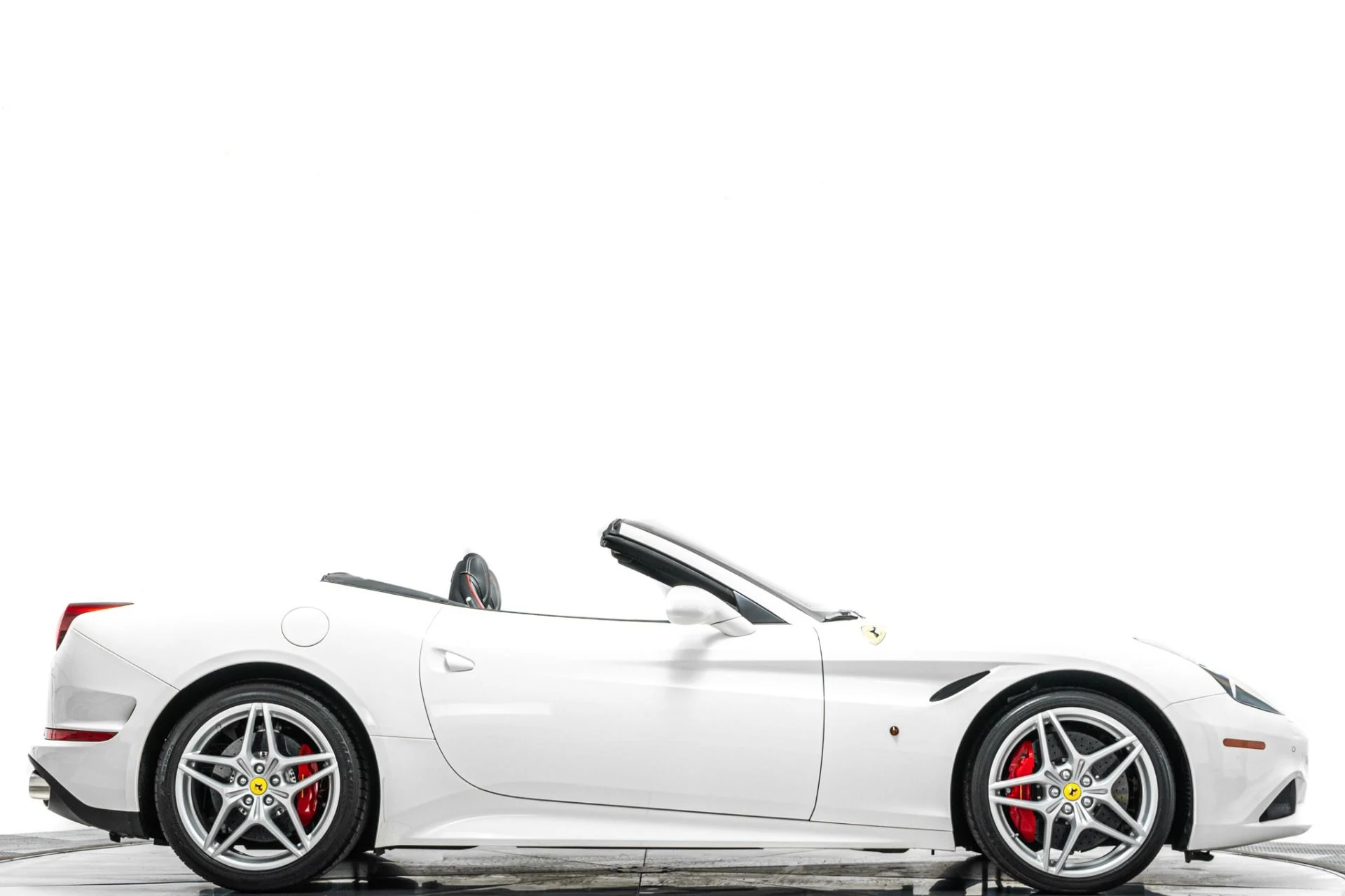 mph001_2916999035_Used_2016_Ferrari_California_T_257_K_MSRP_Ventilated_Seats_Carbon_Fiber_Driving_Zone_1790094264_d5f22b0b02