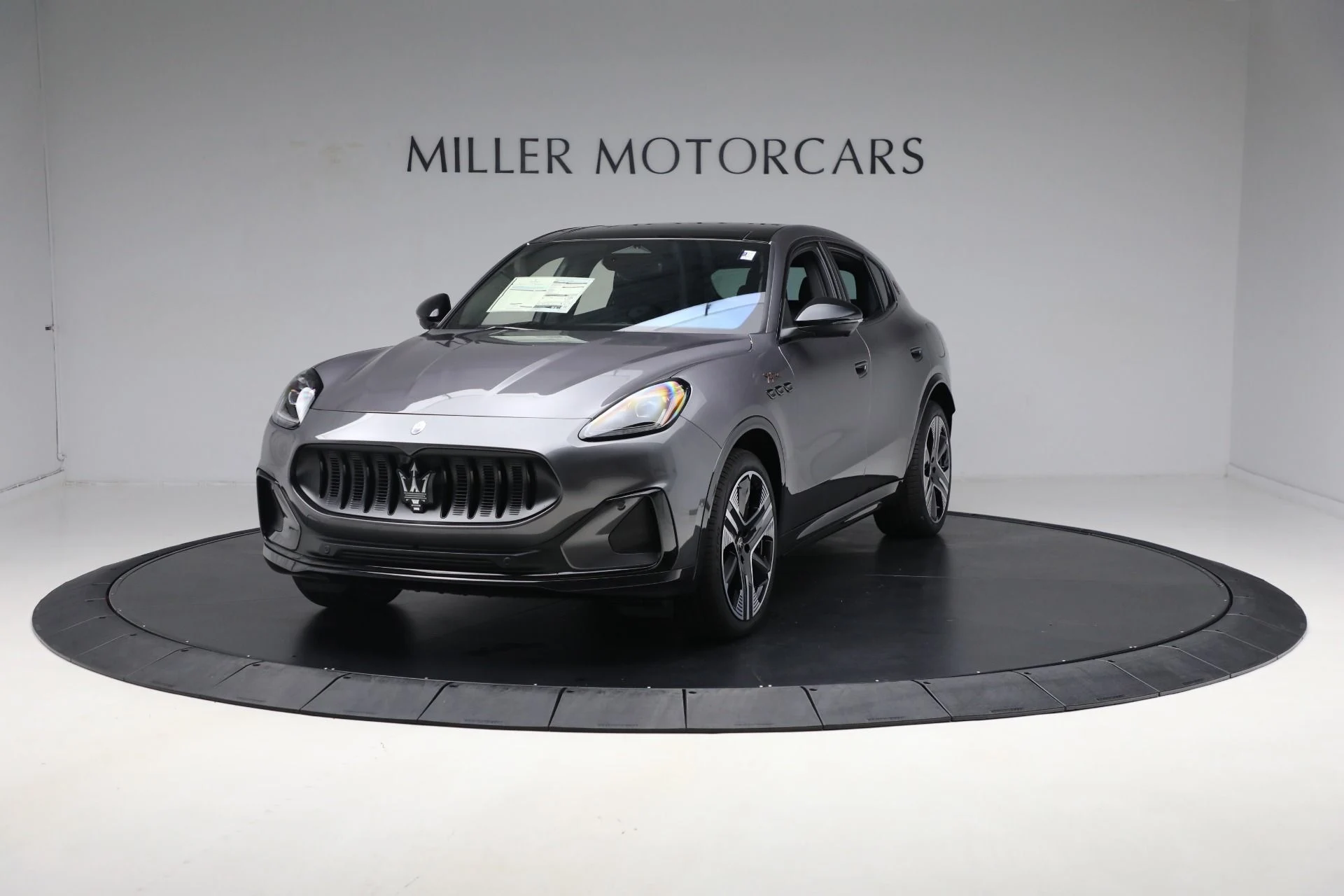 mph001_2925766334_New_2025_Maserati_Grecale_Folgore_5eb936762e