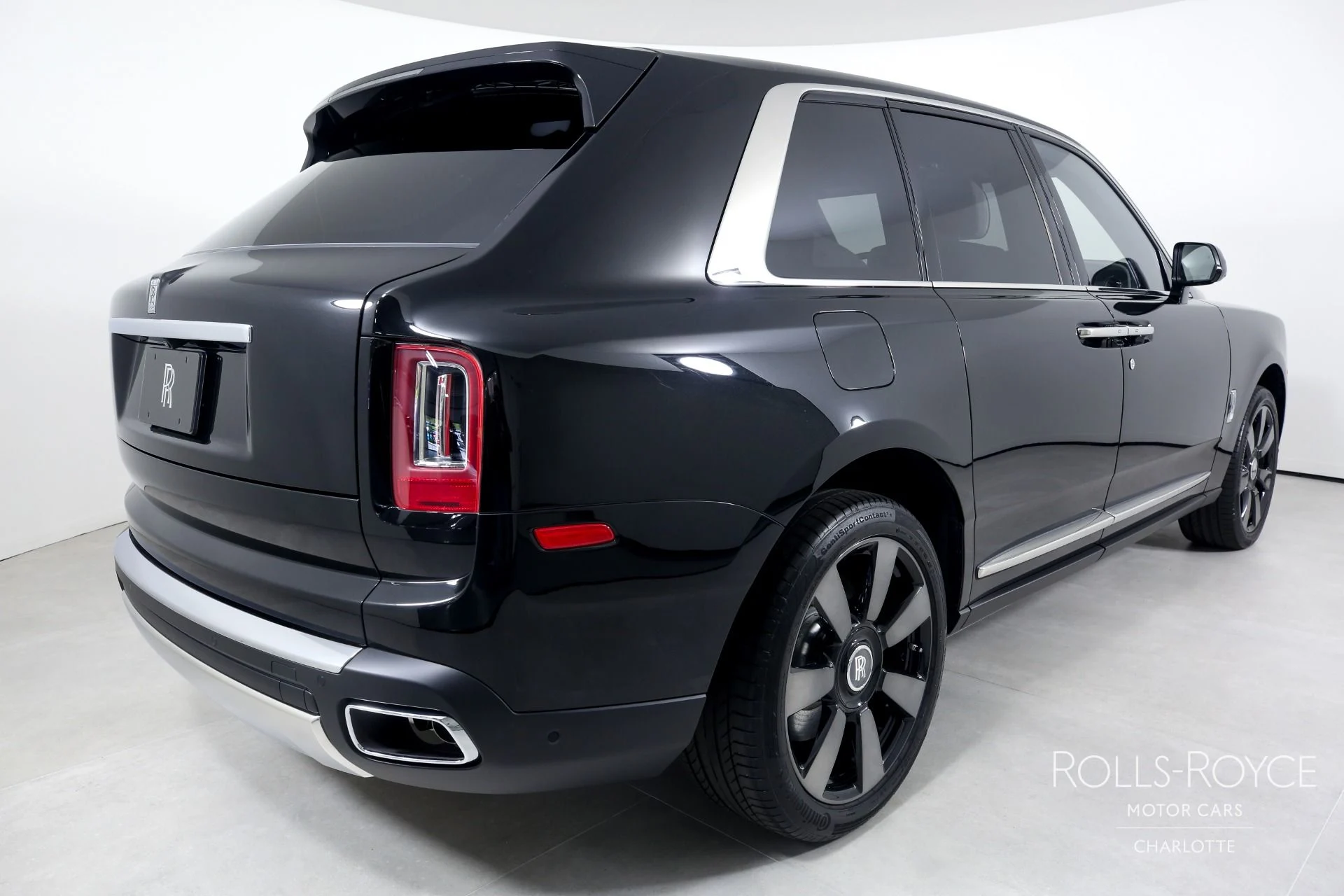 mph001_2929352384_Used_2023_Rolls_Royce_Cullinan_1694817003_ce4d80349c