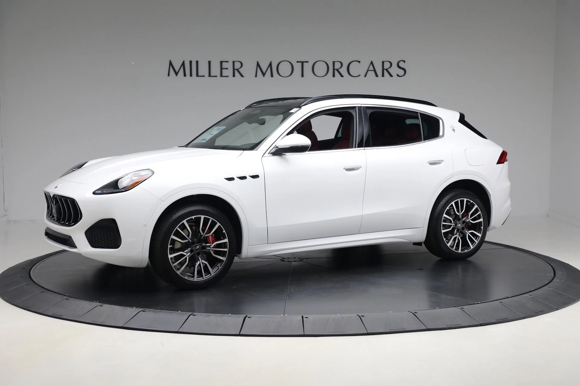 mph001_2933743750_New_2025_Maserati_Grecale_5c6947efe2
