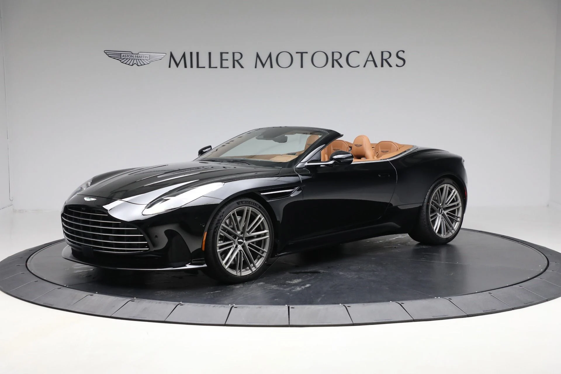 mph001_2936895382_New_2025_Aston_Martin_DB_12_Volante_c81dd844fd