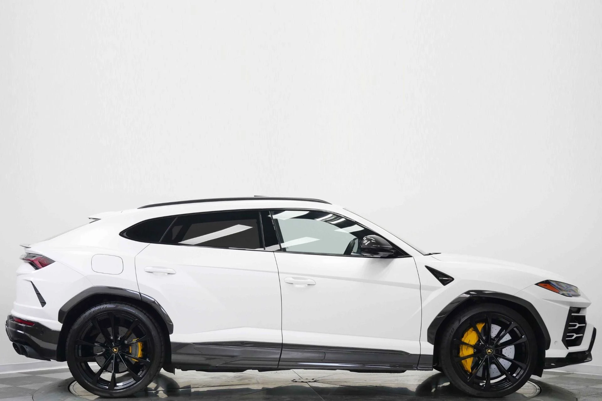 mph001_2941931234_Used_2021_Lamborghini_Urus_Carbon_Fiber_Packs_Inside_and_Out_23_Inch_Wheels_1775930296_14d0e17005