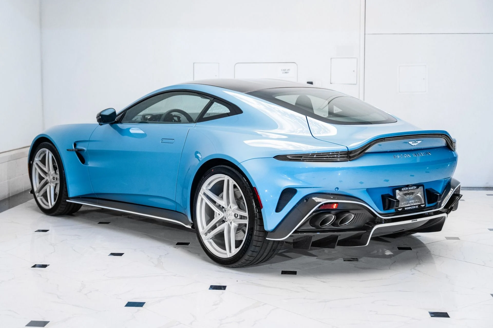 mph001_2943713138_Used_2025_Aston_Martin_Vantage_Coupe_1741617065_3f3b5fa2a0