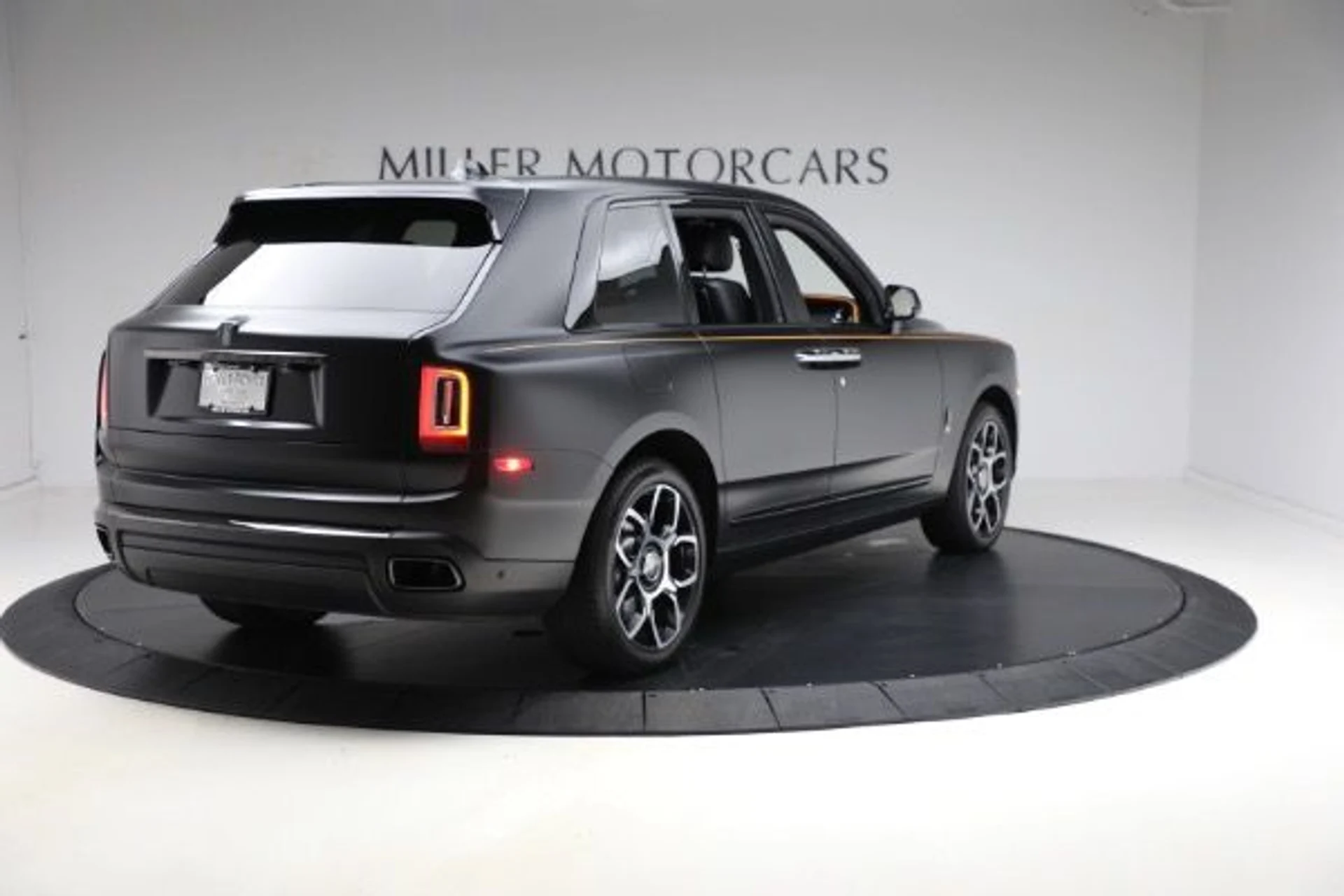 mph001_2947845666_Used_2020_Rolls_Royce_Black_Badge_Cullinan_e3fdb01b0a