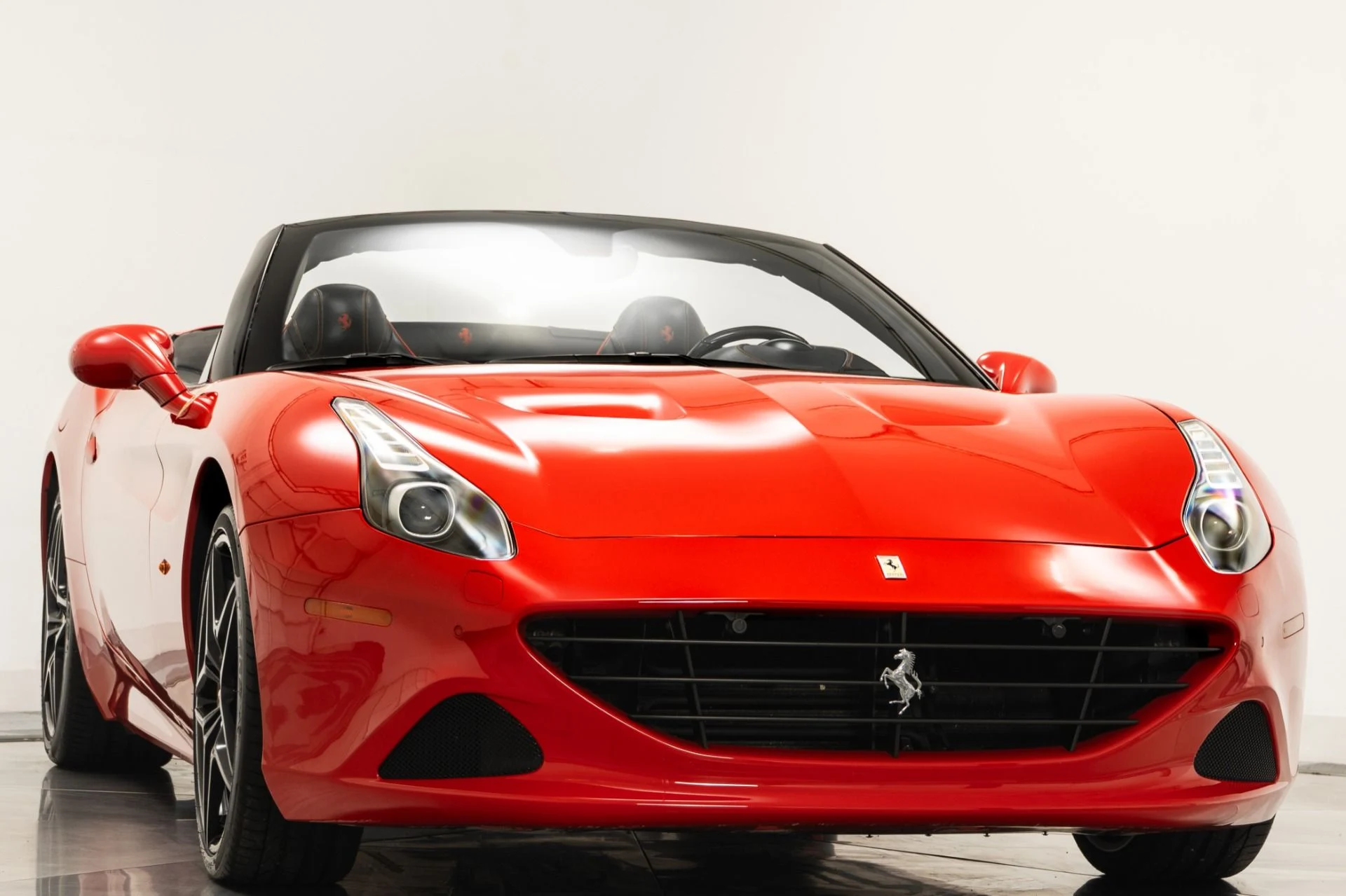 mph001_2948097086_Used_2016_Ferrari_California_T_1749185662_119c85a47e