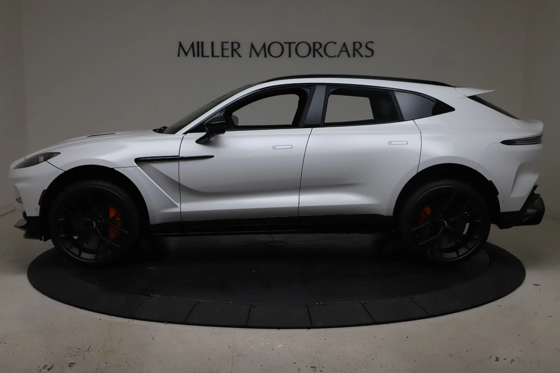 mph001_2948631506_New_2025_Aston_Martin_DBX_707_5fdf920eb2