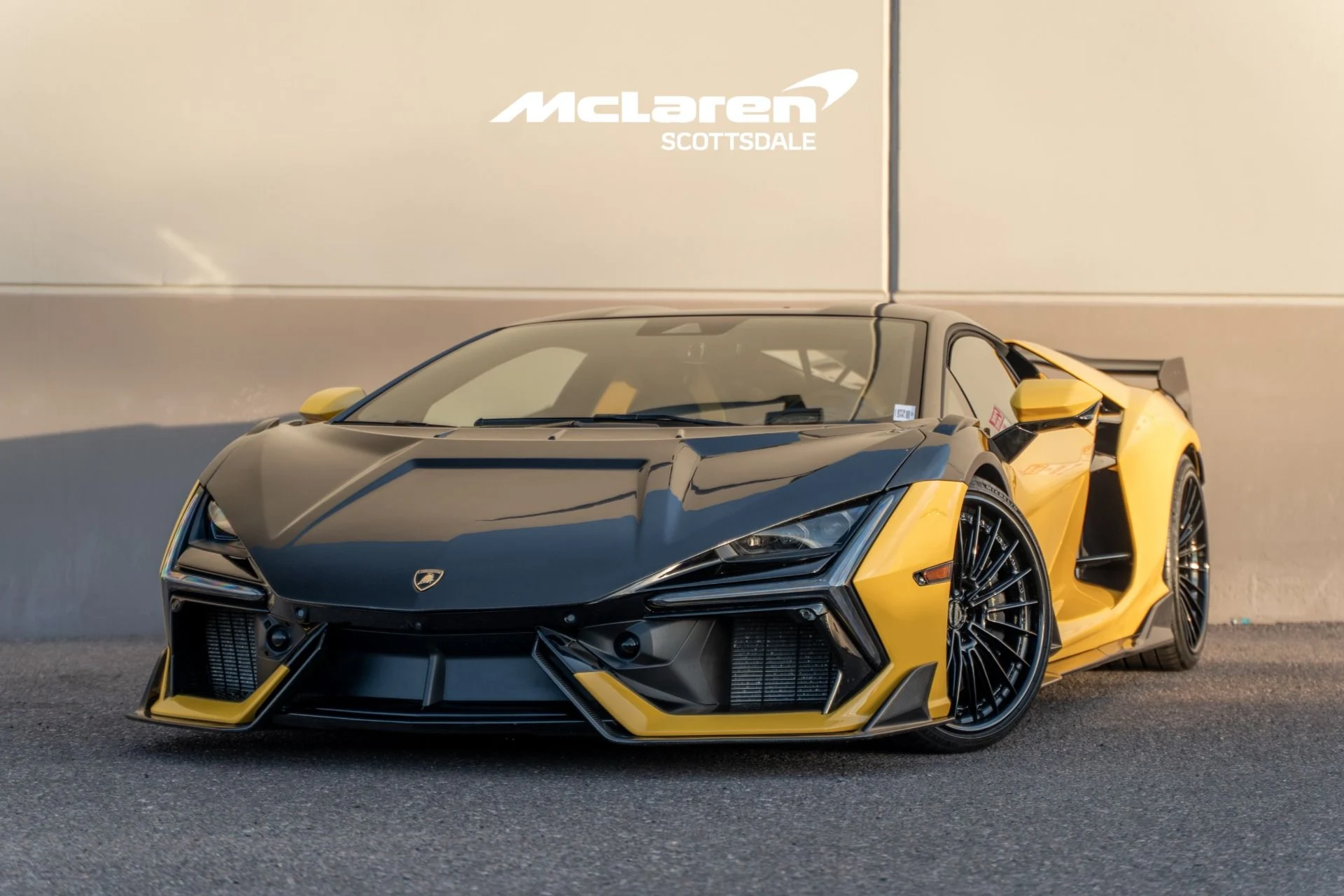 mph001_2964129682_Used_2024_LAMBORGHINI_REVUELTO_1769456782_de1ce36661