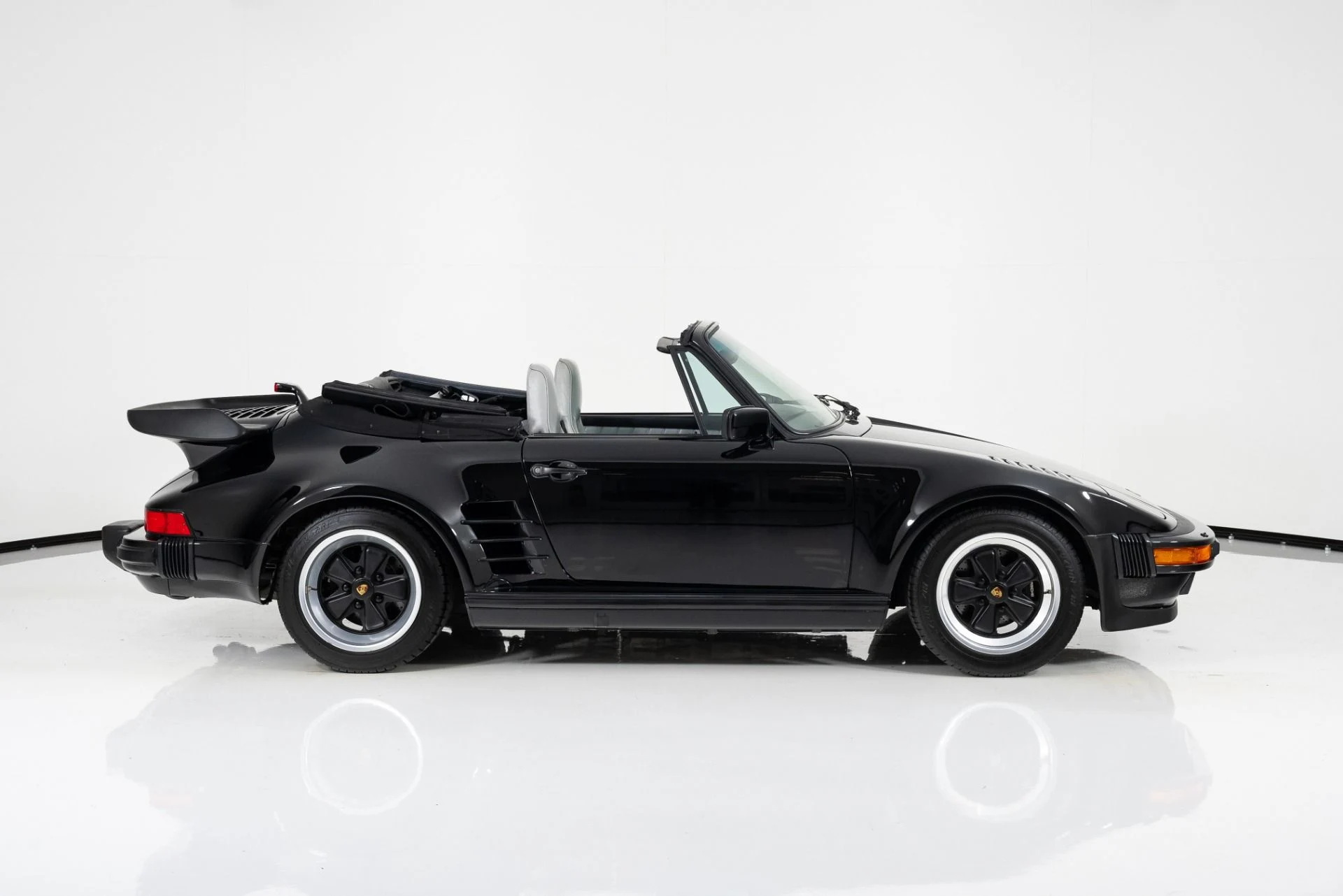 mph001_2964418030_Used_1987_PORSCHE_911_Turbo_1710374619_10e87664f3