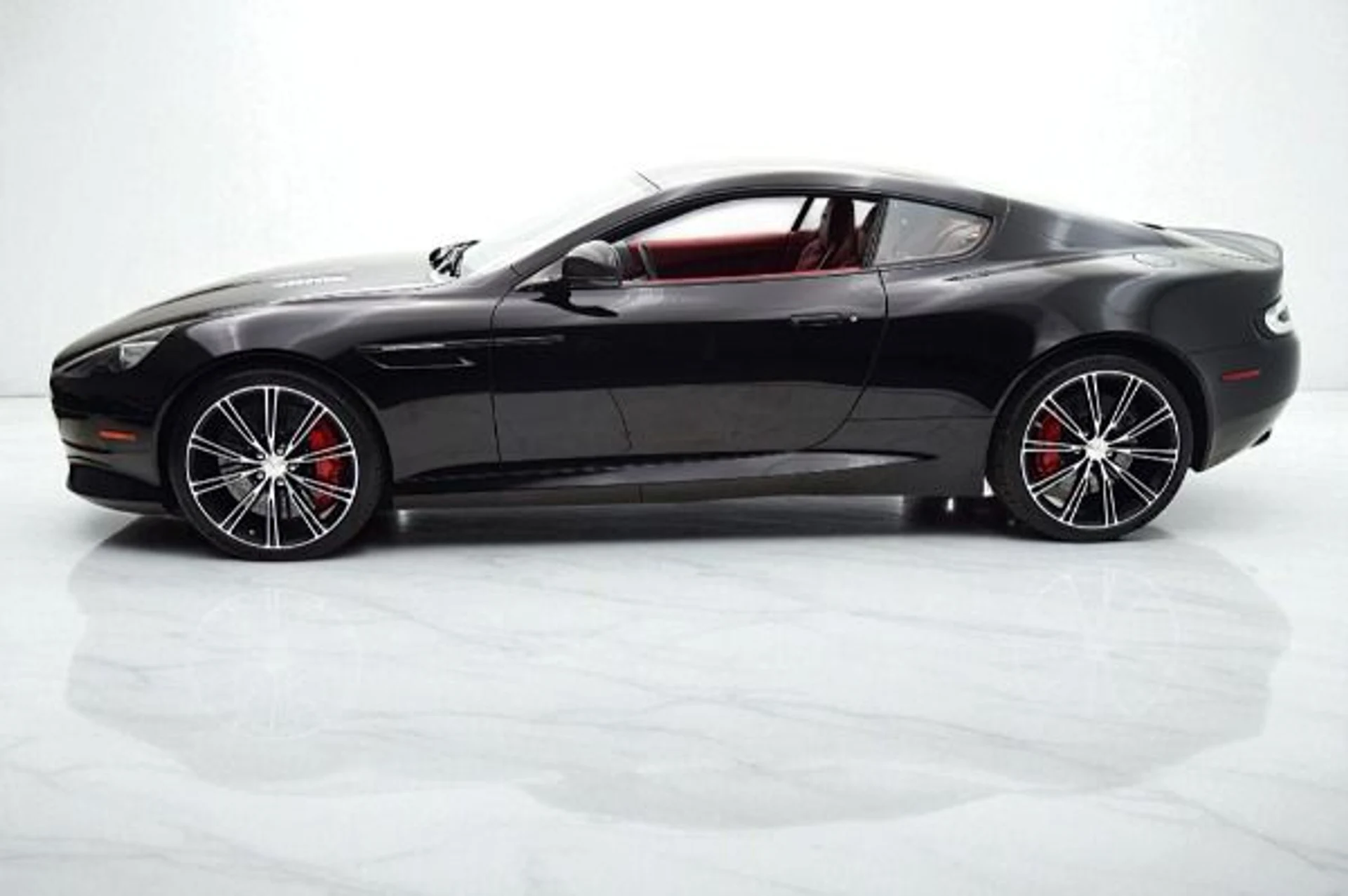 mph001_2971149720_Used_2015_Aston_Martin_DB_9_Carbon_Edition_9e54f7fd40
