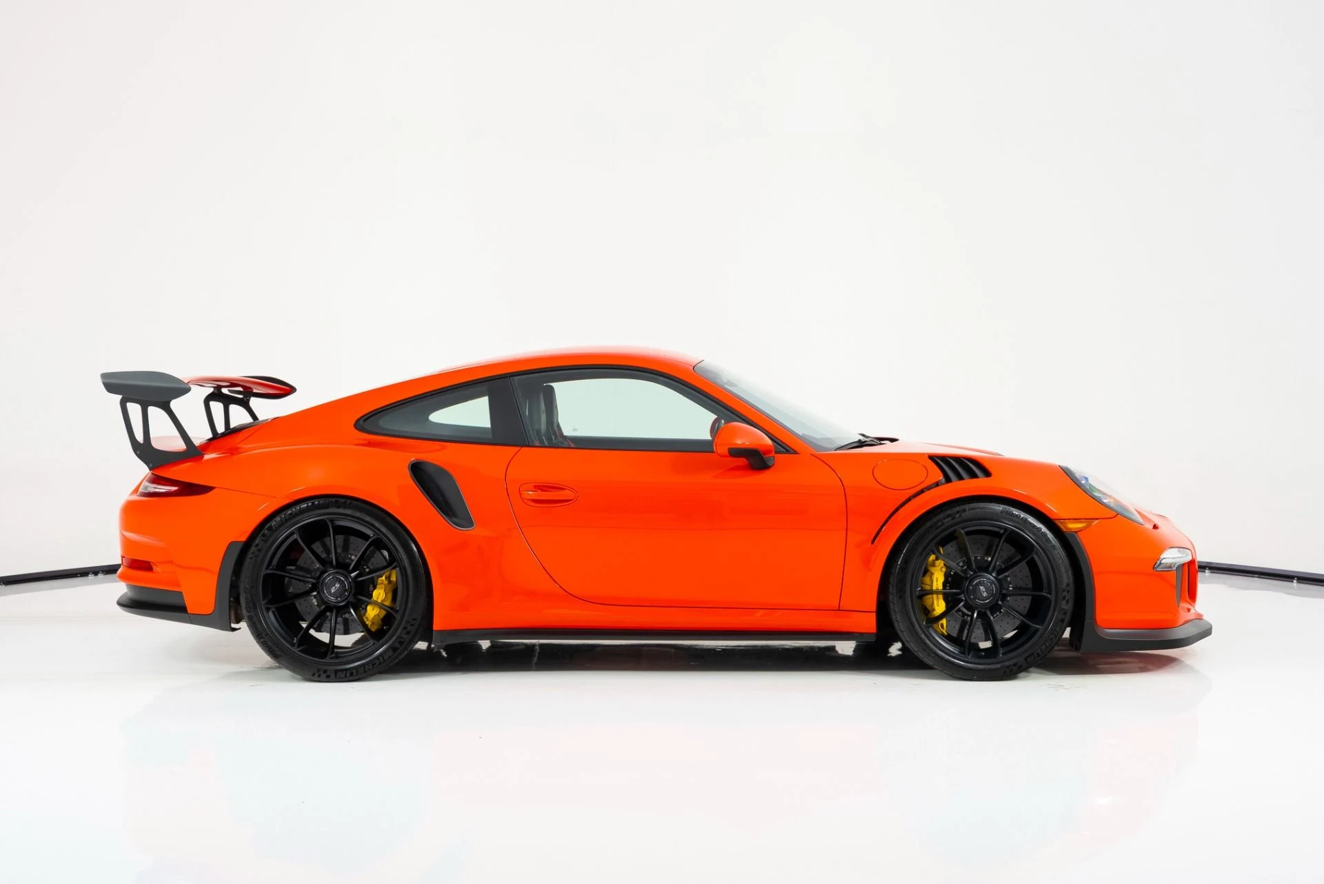 mph001_2975328948_Used_2016_Porsche_911_GT_3_RS_1754423325_0e02981921