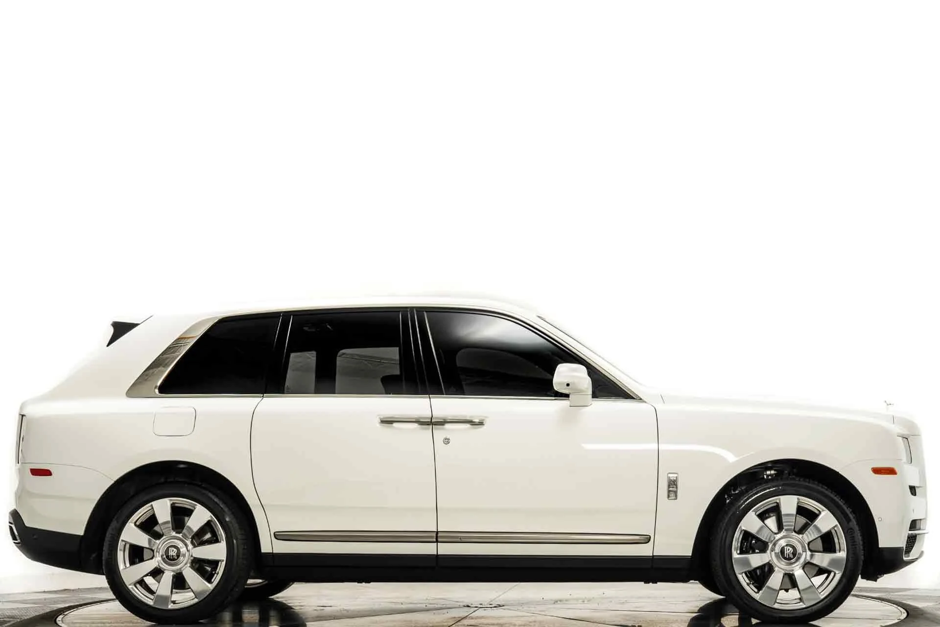 mph001_2980005582_Used_2020_Rolls_Royce_Cullinan_1759858255_bc0ffc07f2