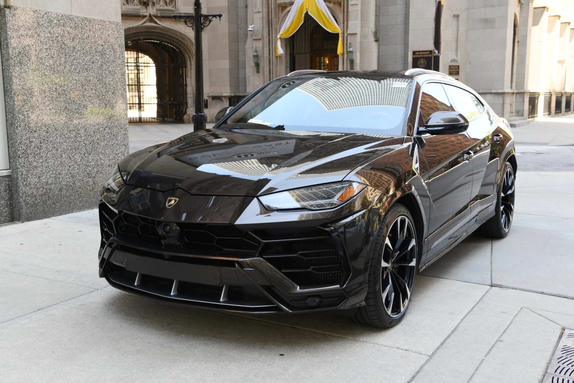 mph001_2984810706_Used_2021_Lamborghini_Urus_1748030633_2a5560e316