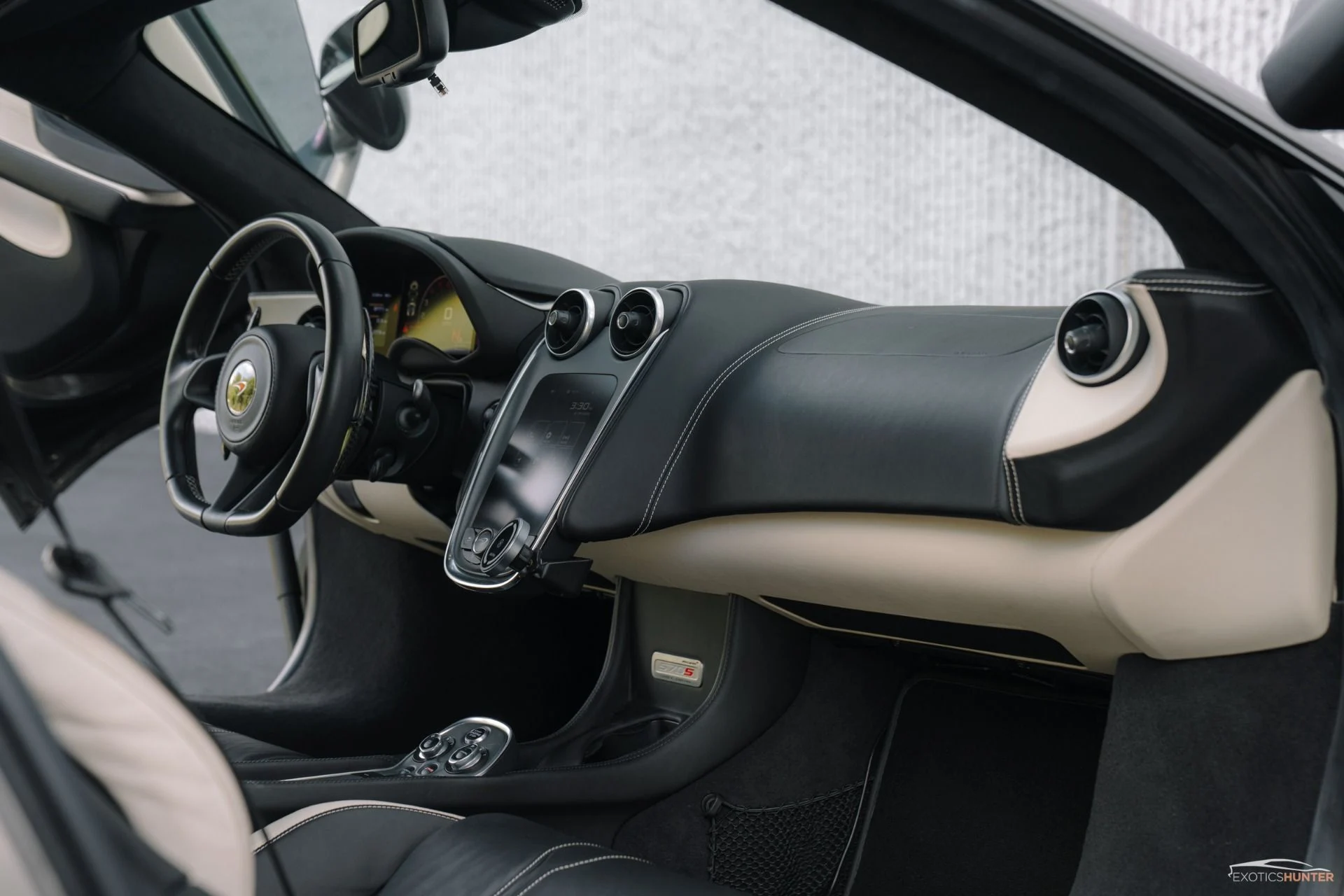 mph001_298798829_Used_2016_Mc_Laren_570_S_in_Blade_Silver_w_Exterior_Carbon_1761343757_bd67dc381d