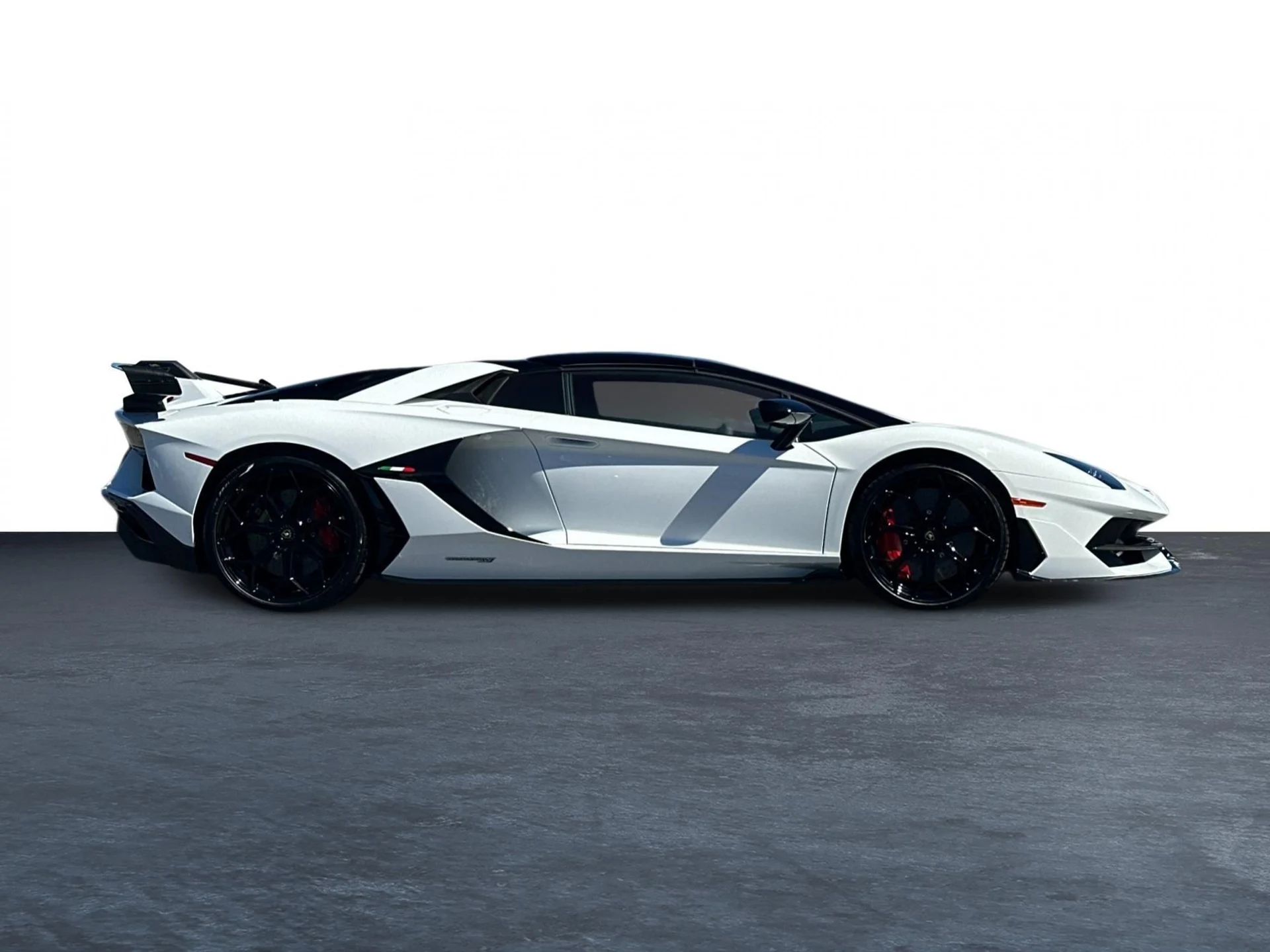 mph001_2989136277_Used_2021_Lamborghini_Aventador_SVJ_1774426256_c8ea635f4f