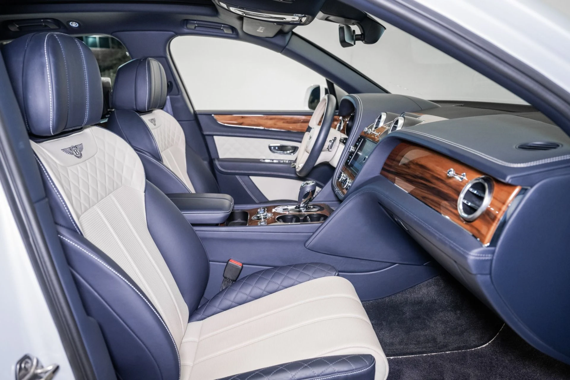 mph001_2998803894_Used_2019_Bentley_Bentayga_V8_1759420865_71695ffa9e