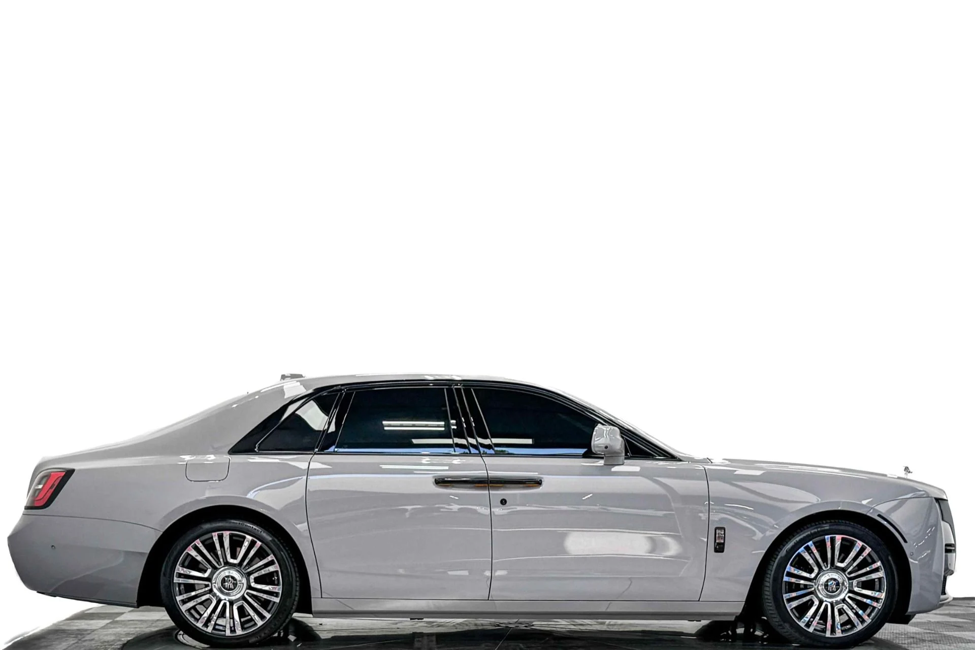mph001_3000090582_Used_2022_Rolls_Royce_Ghost_The_Ghost_Package_Bespoke_Audio_Illuminated_Fascia_1785265086_8dd4151bb5