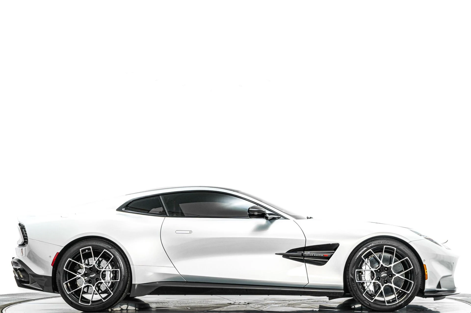mph001_3003122631_Used_2025_Aston_Martin_Vanquish_Huge_542_K_MSRP_Low_Miles_Extensive_Carbon_Fiber_1786477789_dcbe942d02