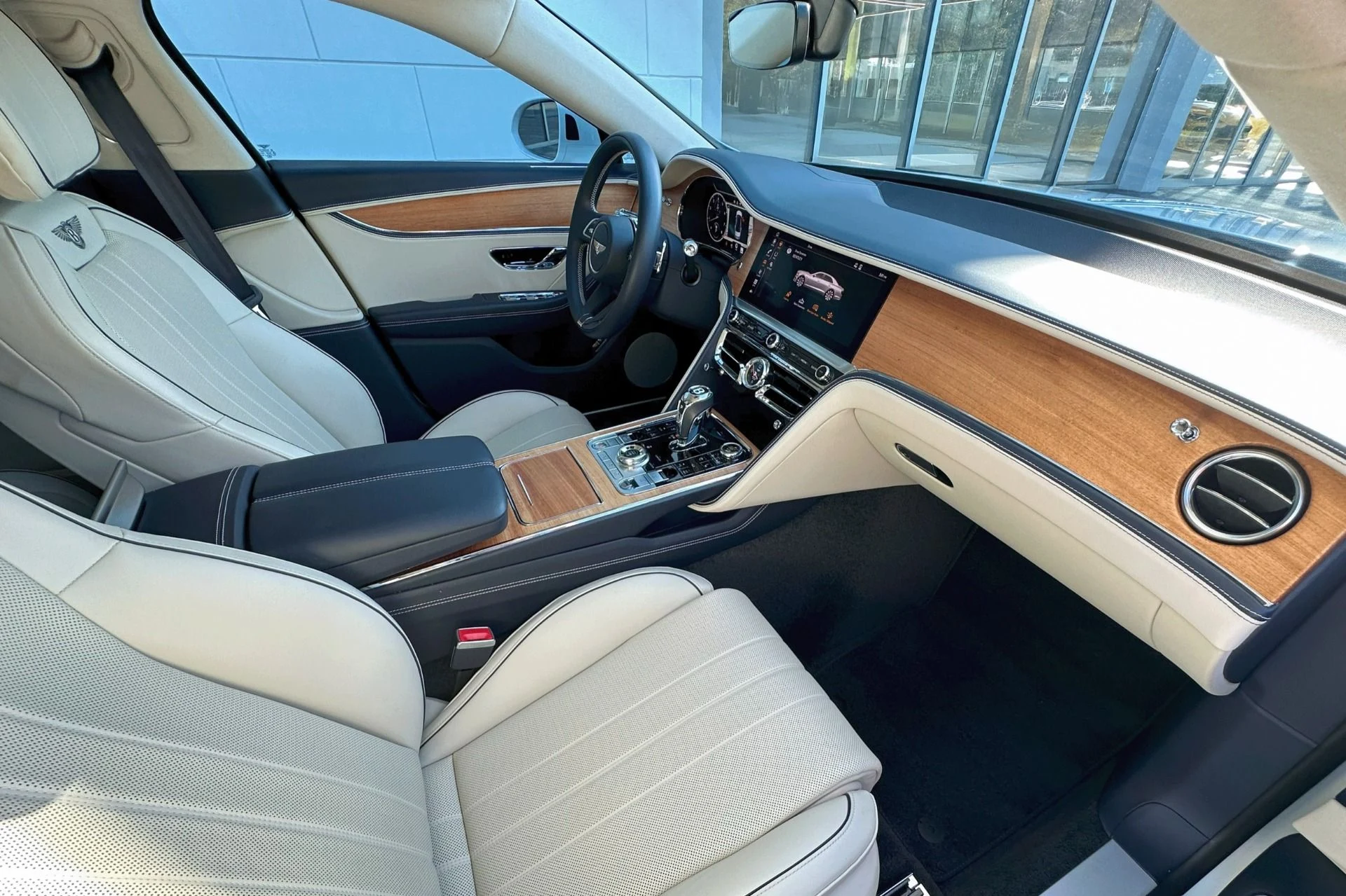 mph001_3011545710_Used_2022_Bentley_Flying_Spur_V8_1759839159_39dcbbf7f7