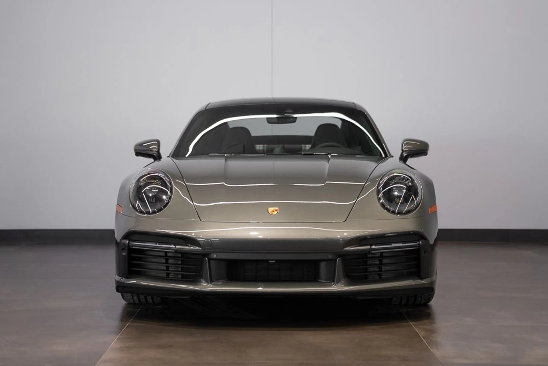 mph001_303158137_porsche_911_2025_jpg_v_1774622497_439f4742ab