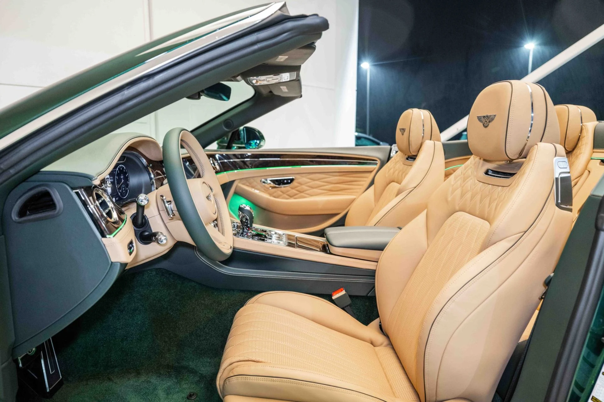 mph001_3040609636_Used_2024_Bentley_CONTINENTAL_GTC_Azure_V8_1705167241_3f4c815051