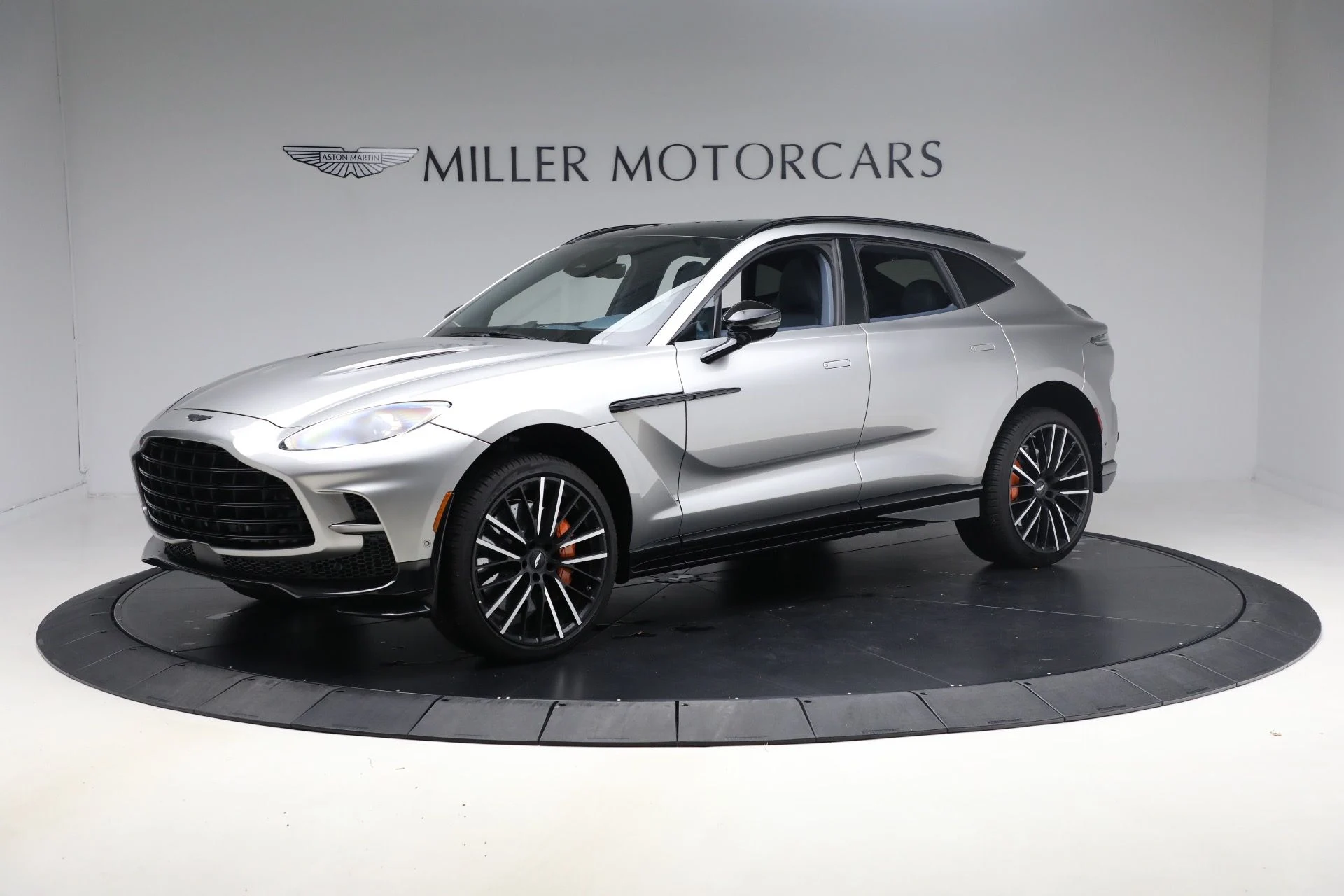 mph001_3058822613_New_2025_Aston_Martin_DBX_707_1762018662_a4b03d0a4a