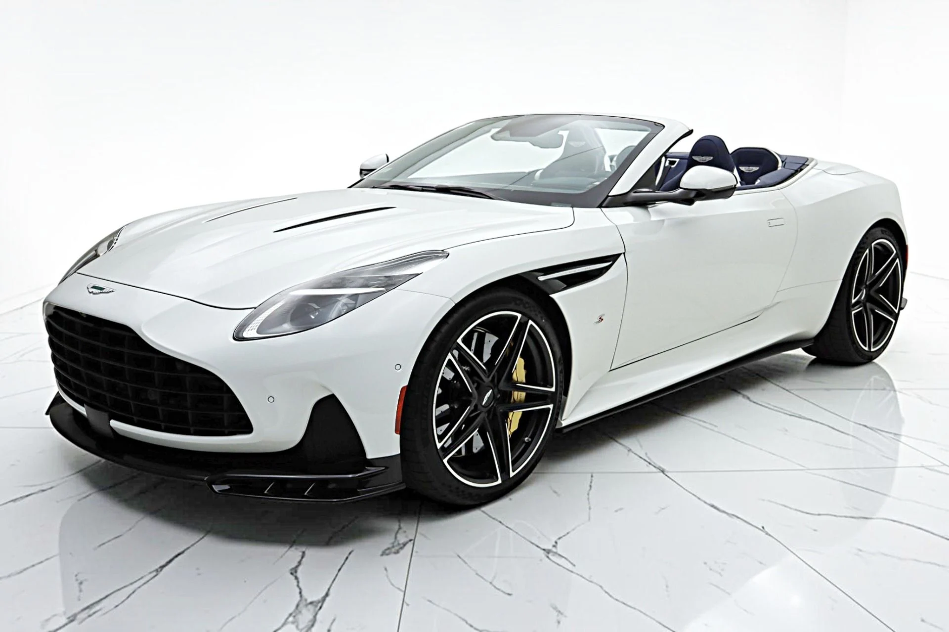 mph001_3062880751_New_2026_Aston_Martin_DB_12_S_Volante_298431a7f8