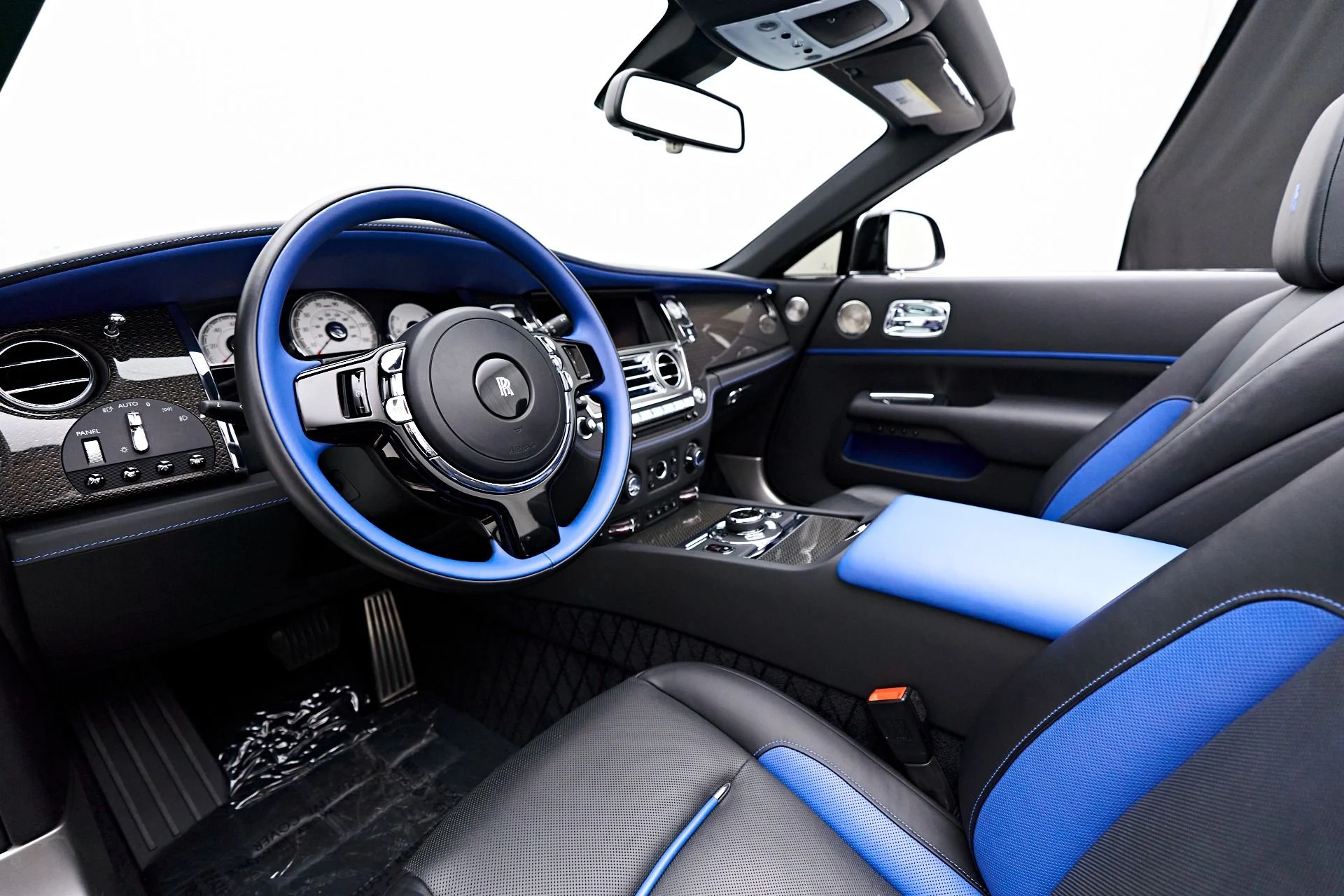 mph001_3067435657_Used_2018_Rolls_Royce_Dawn_Base_1712097655_e3117ca769