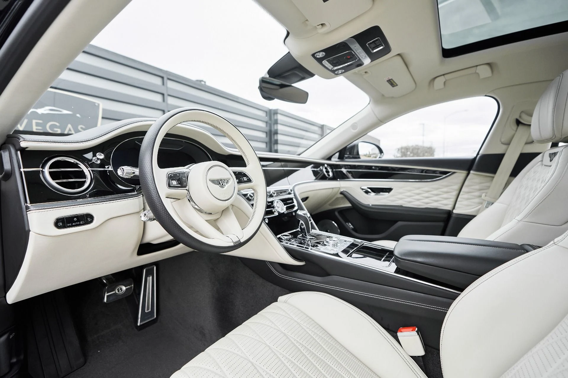 mph001_307085151_Used_2022_Bentley_Flying_Spur_V8_1763502768_a1fb7d0771