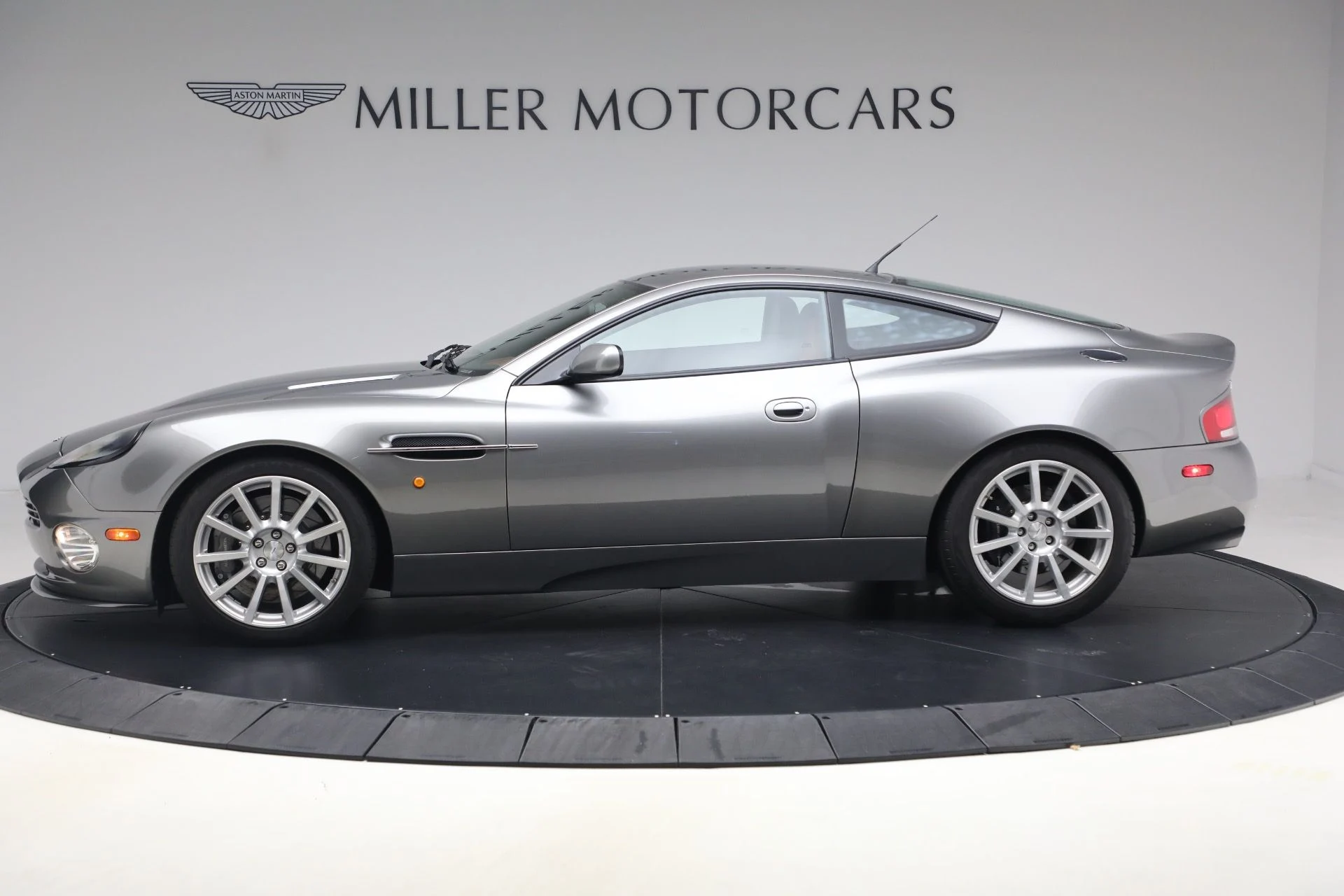 mph001_3084014525_Used_2006_Aston_Martin_V12_Vanquish_S_1792851936_e15b7e9191