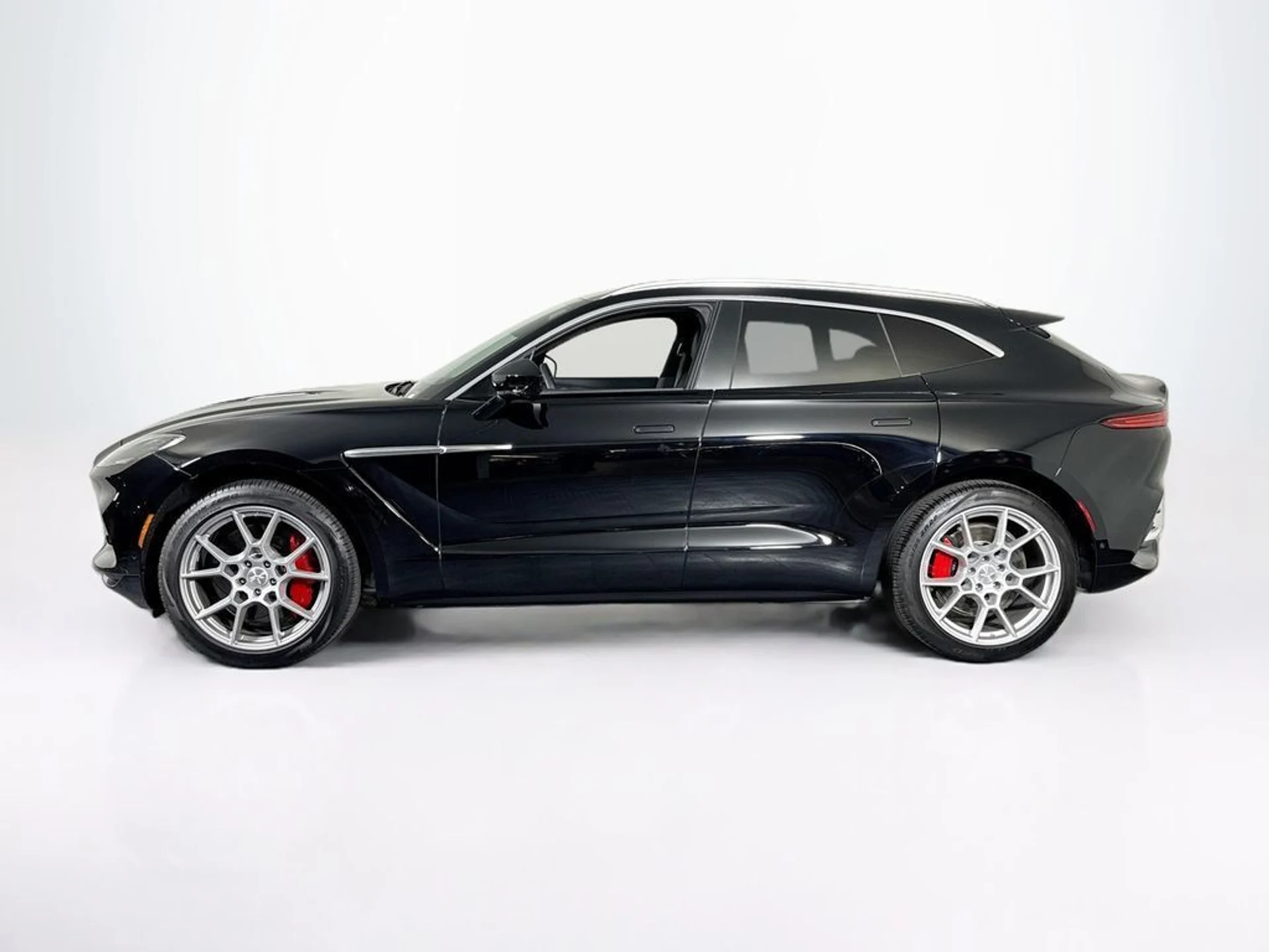 mph001_3094489658_used_2024_aston_martin_dbx_550_11350_23055053_2_1024_c39517d220