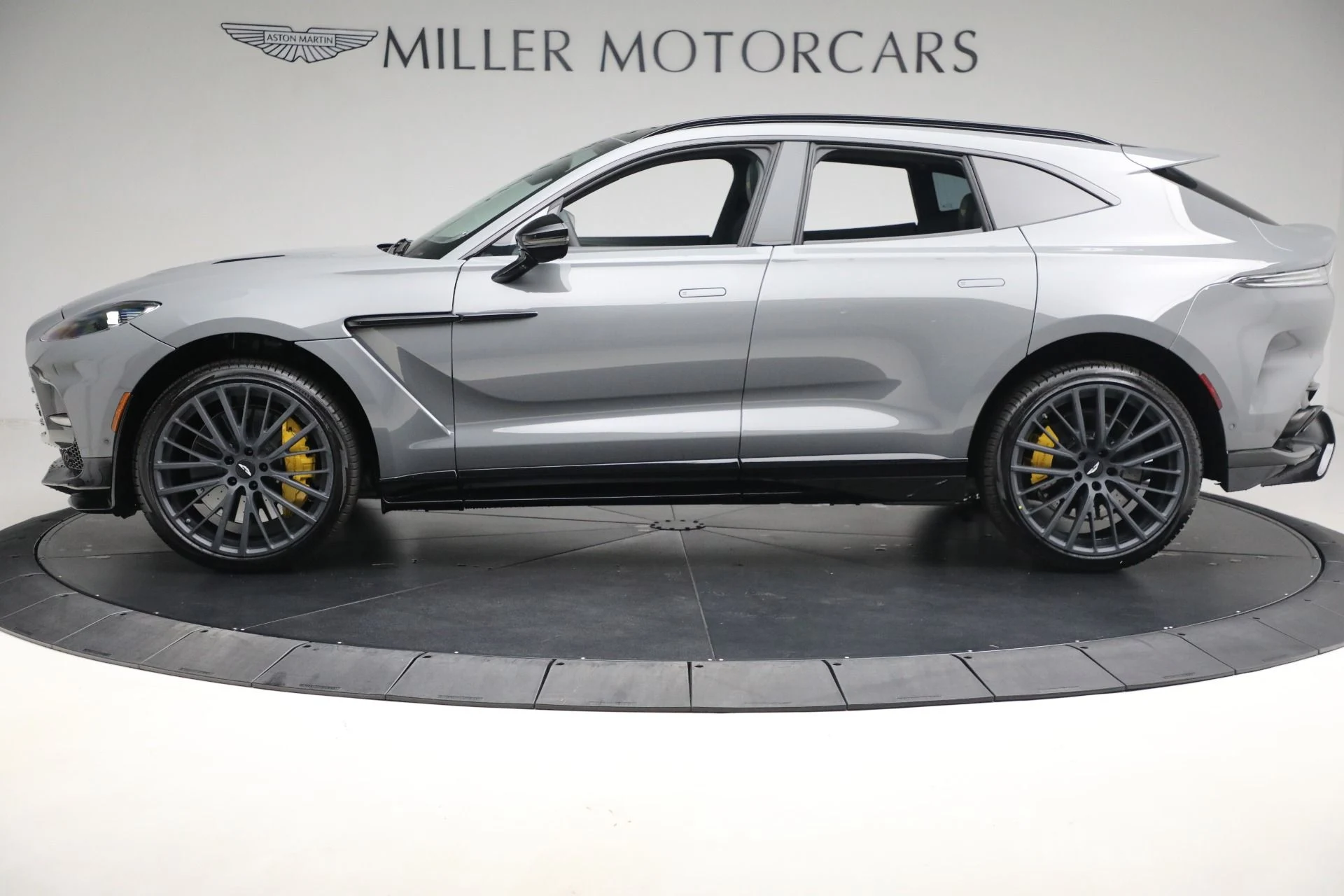 mph001_309895552_Used_2025_Aston_Martin_DBX_707_707_2d7f28b8d3