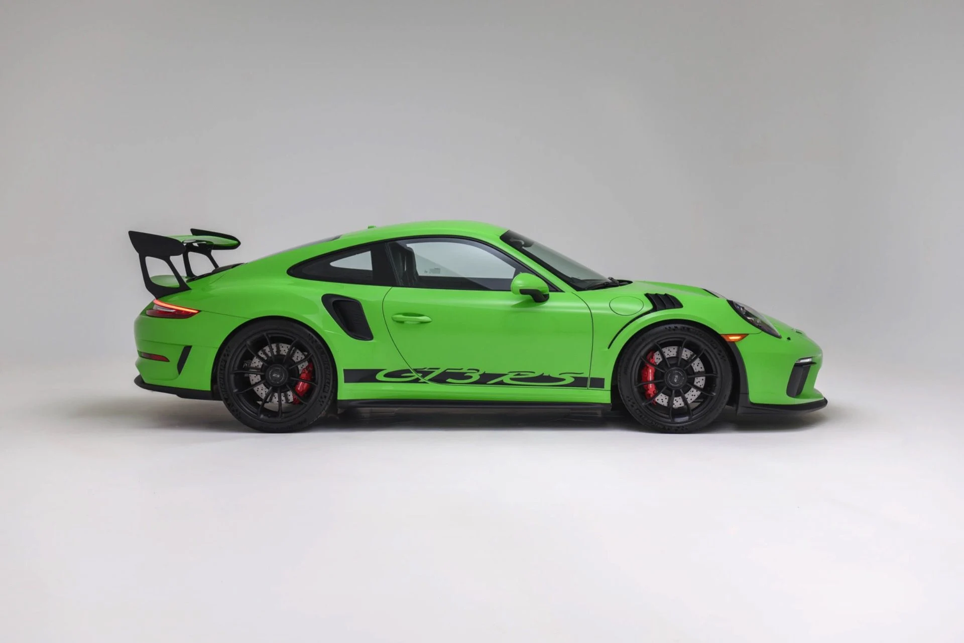 mph001_3106324225_Used_2019_Porsche_911_GT_3_RS_1774471159_e45724d6c8