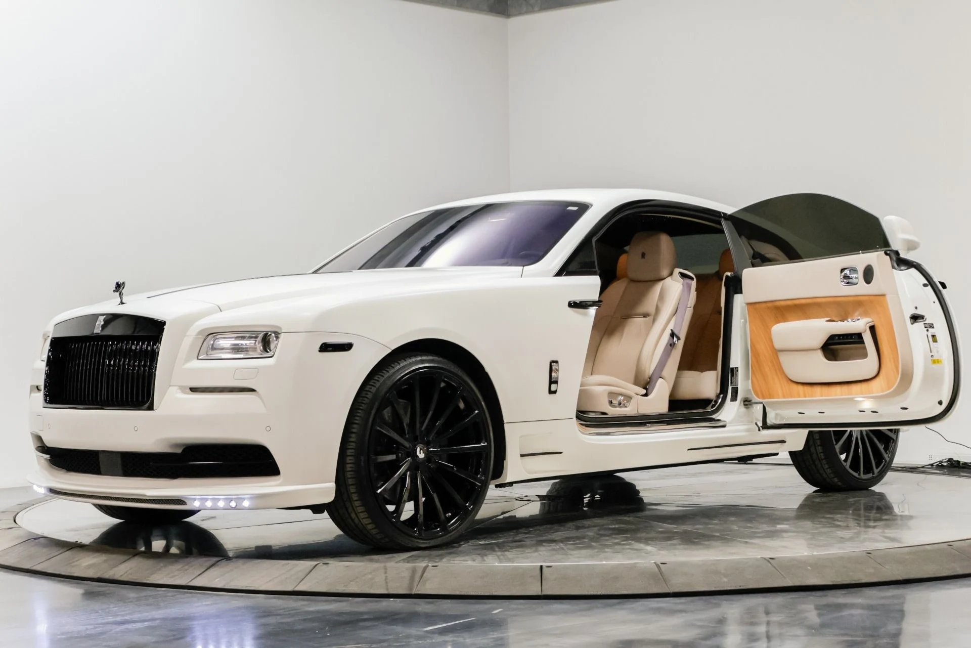 mph001_3116989931_Used_2014_Rolls_Royce_Wraith_1761230318_59a2286c2d