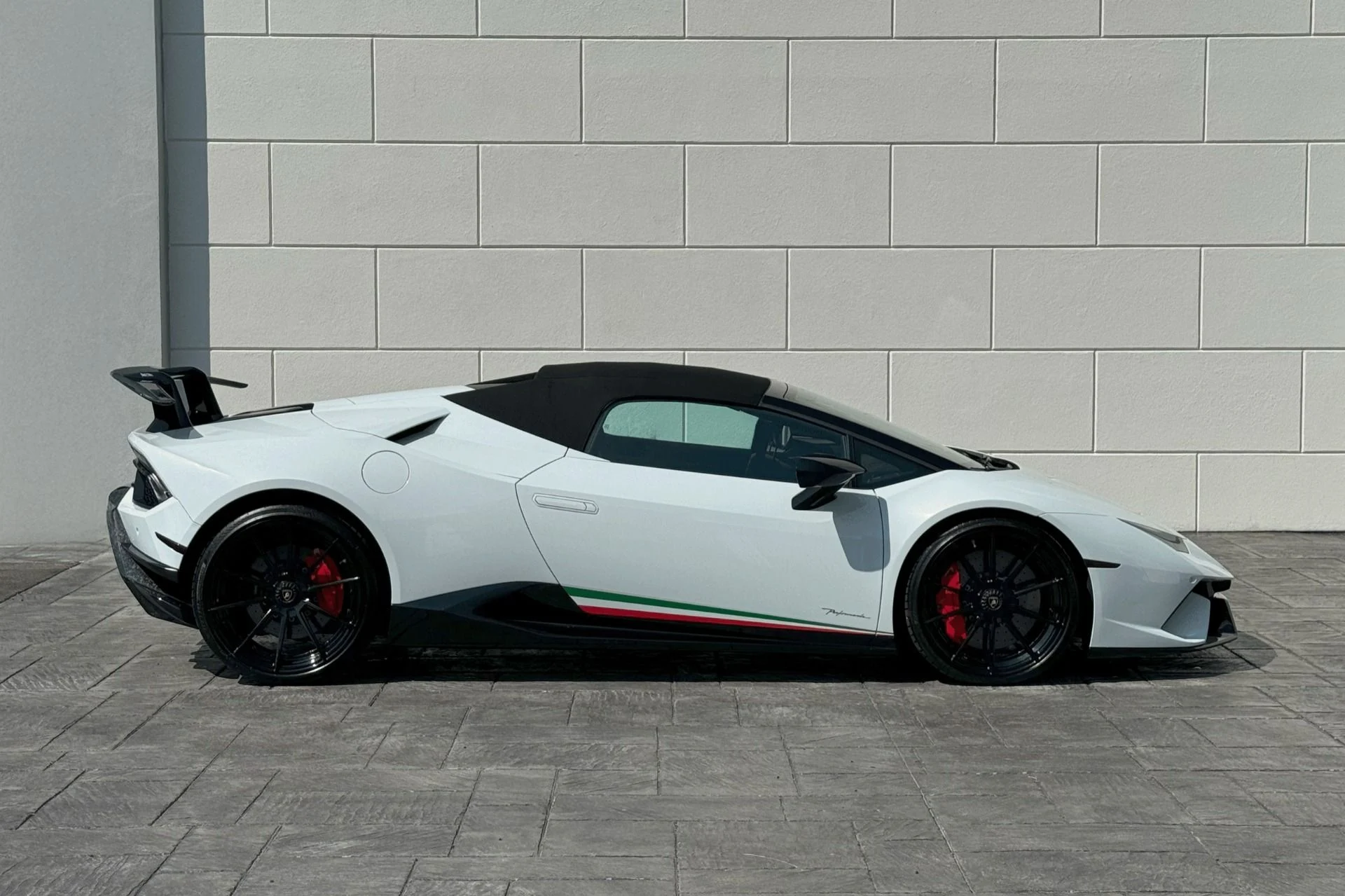 mph001_3120321802_Used_2018_Lamborghini_Huracan_LP_640_4_Performante_Spyder_1744722160_4fb689b1b5