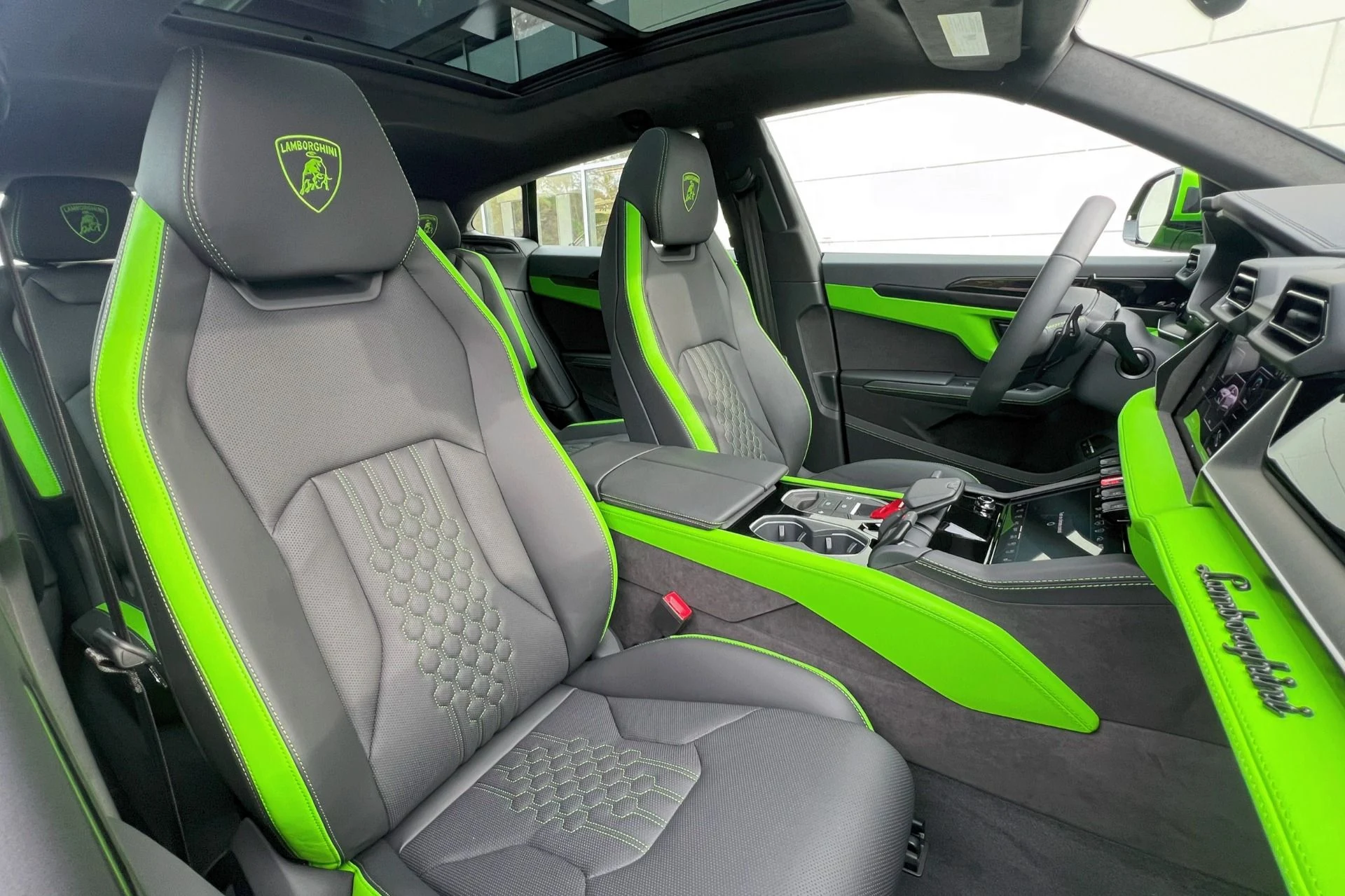 mph001_3135524842_Used_2025_Lamborghini_Urus_SE_1769869338_1d8464a520