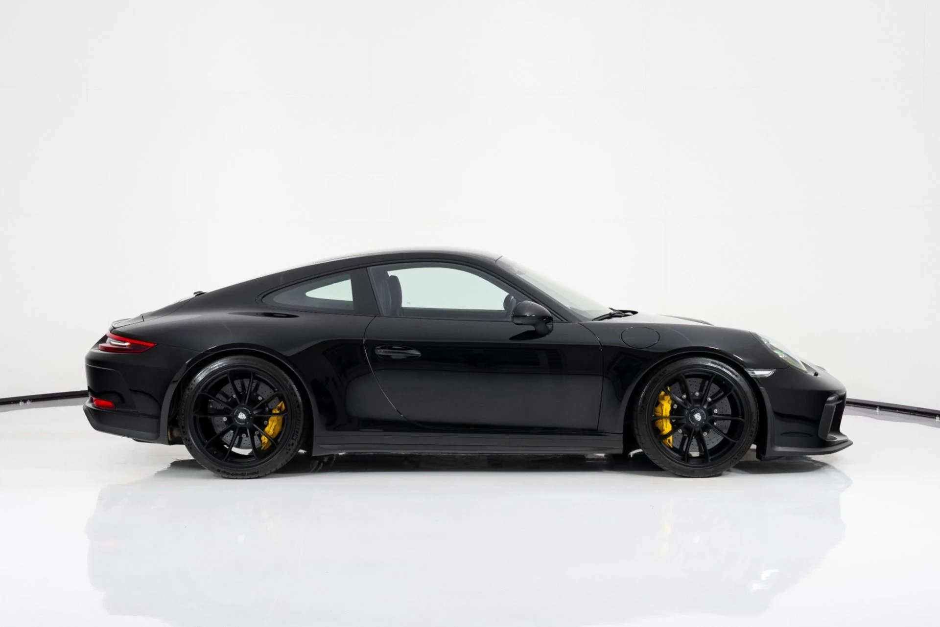 mph001_3146803945_Used_2018_Porsche_911_GT_3_1758757115_3015fe3f9a