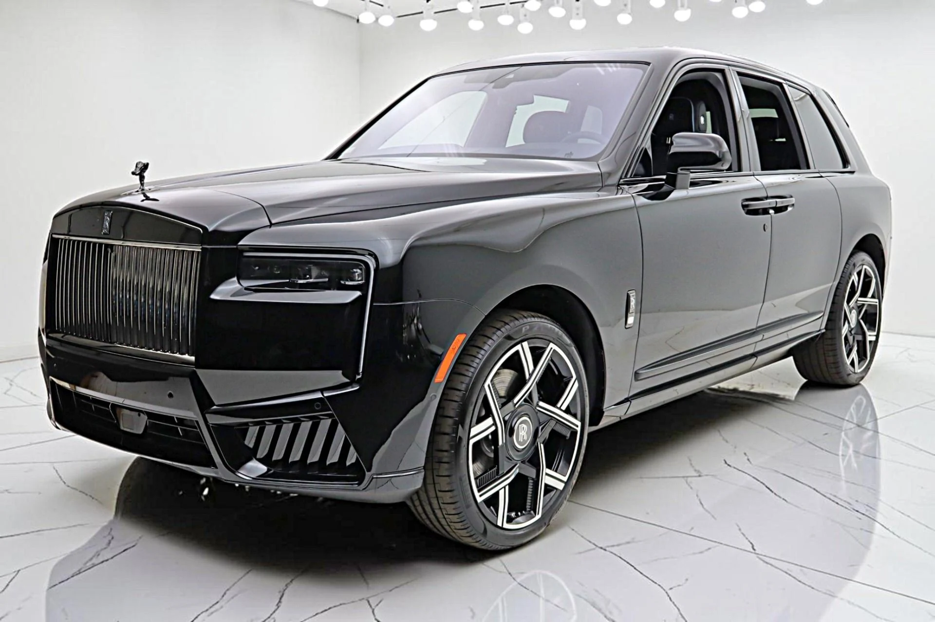 mph001_3147219399_New_2027_Rolls_Royce_Black_Badge_Cullinan_aaa0c32ff0