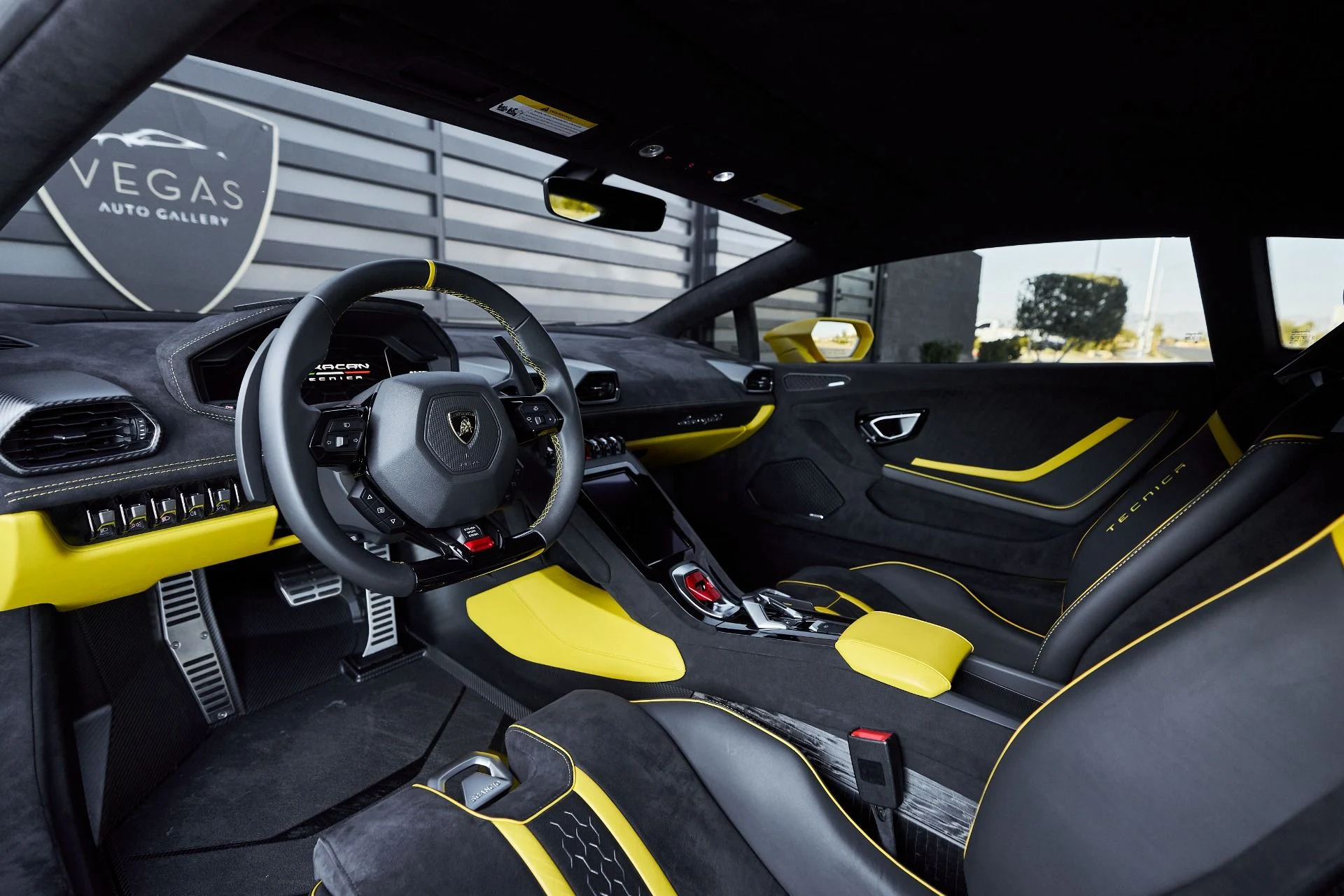 mph001_3160461861_Used_2023_Lamborghini_Huracan_Tecnica_Base_1765333459_212034d77b