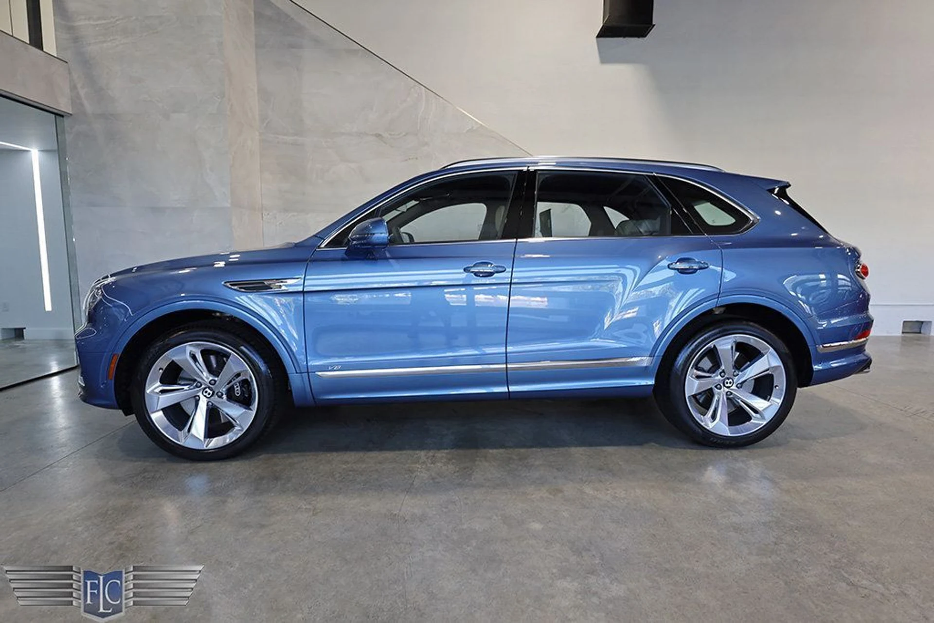 mph001_3165809876_used_2022_bentley_bentayga_v8awd_9689_22903607_2_1024_501a98cab4