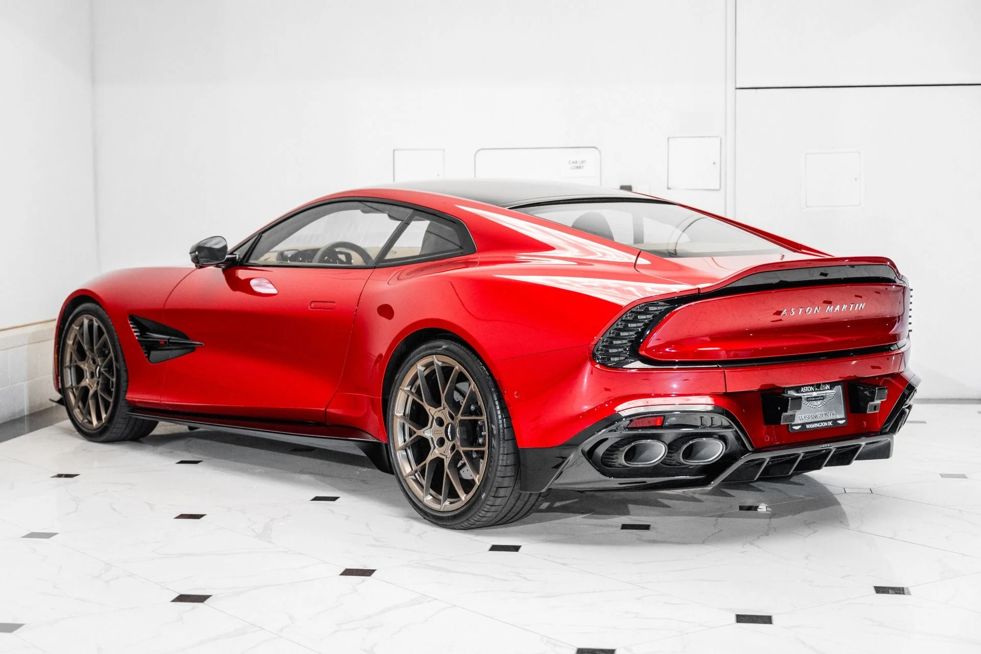 mph001_3167975537_Used_2025_Aston_Martin_Vanquish_1751746222_58fcadd48f