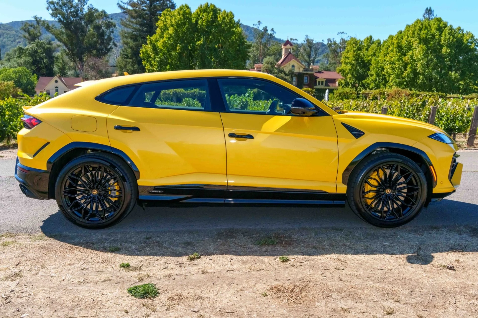 mph001_3187539518_Used_2025_Lamborghini_Urus_SE_1759793208_8eed7a0f58