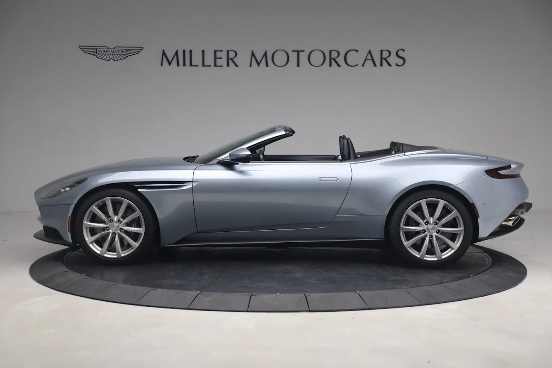 mph001_3227331984_Used_2019_Aston_Martin_DB_11_Volante_f9a0ca43e0