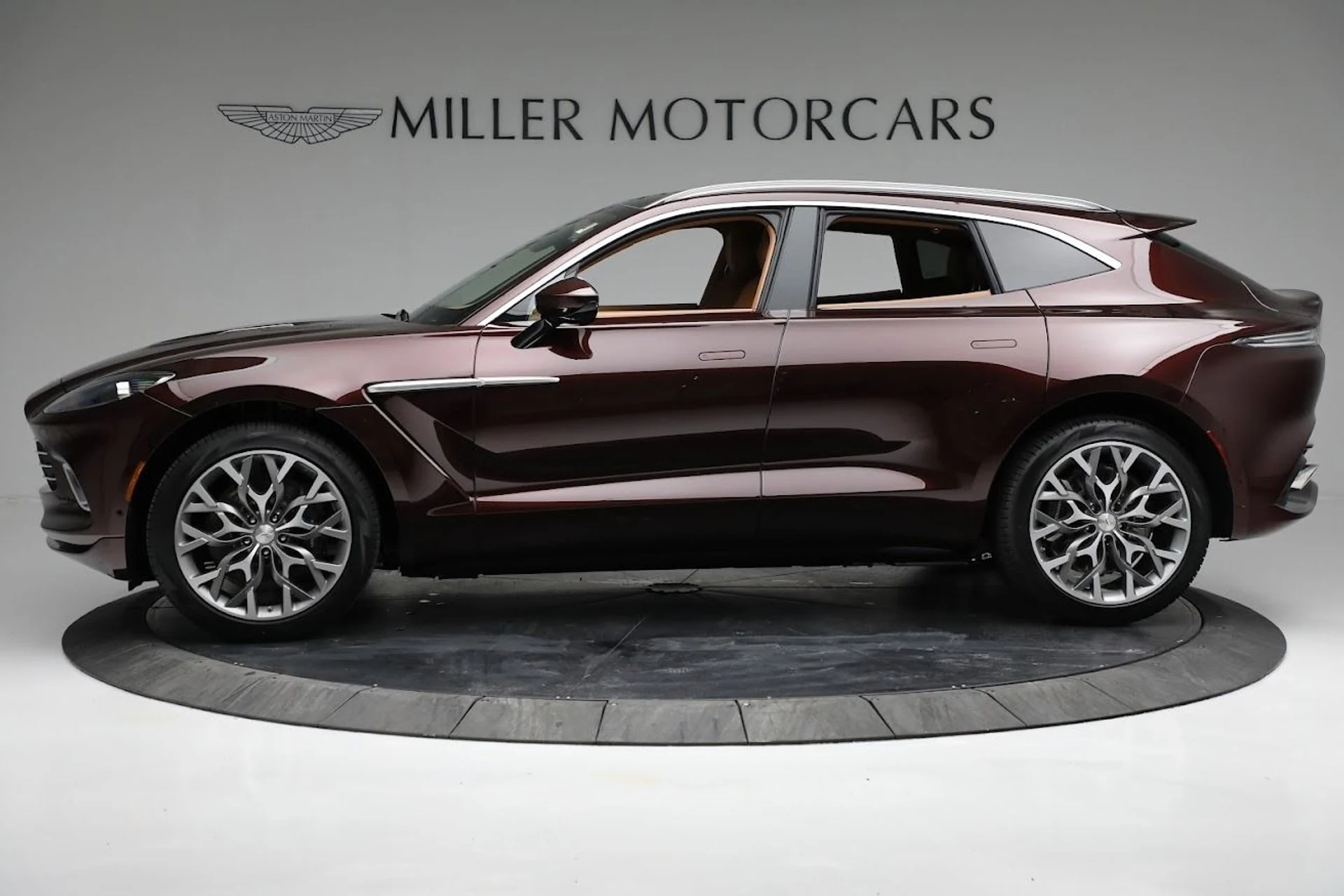 mph001_3238290861_Used_2022_Aston_Martin_DBX_731f222ba6