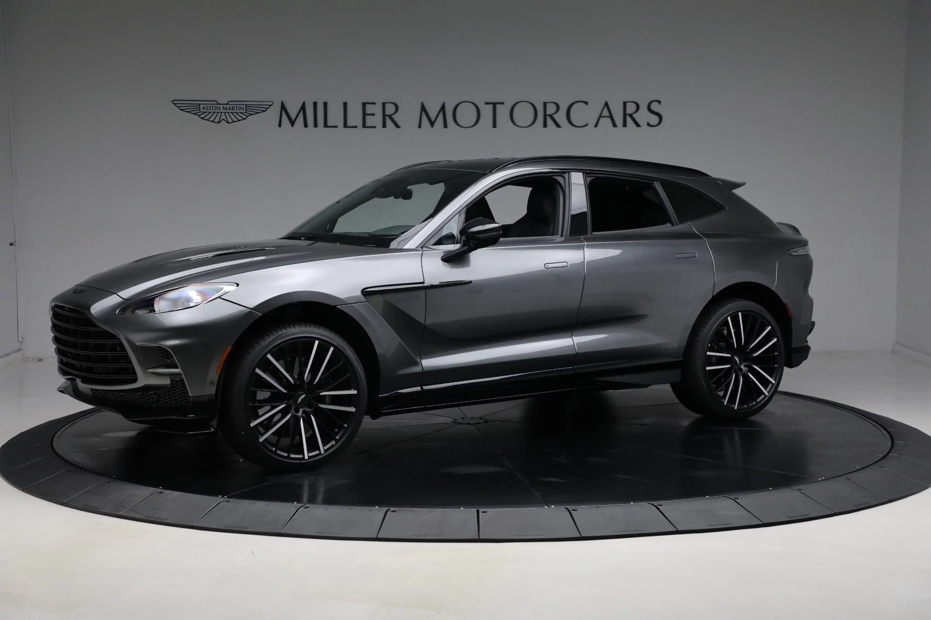mph001_3247875331_New_2025_Aston_Martin_DBX_707_86b1b56ab0
